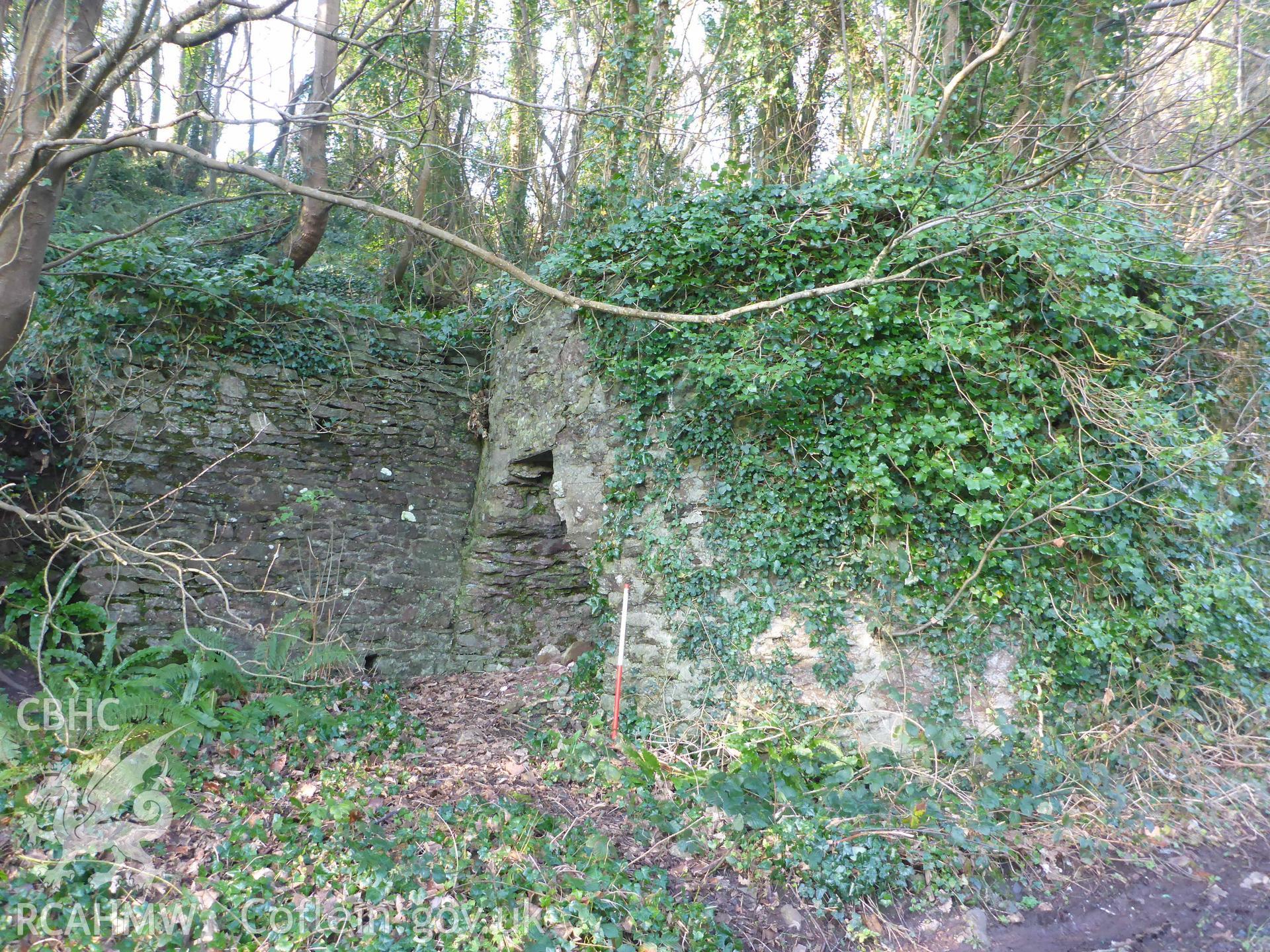 Castle Pill Lime Kiln southern elevation, kiln-eye, and retaining wall. Scale in 1m.