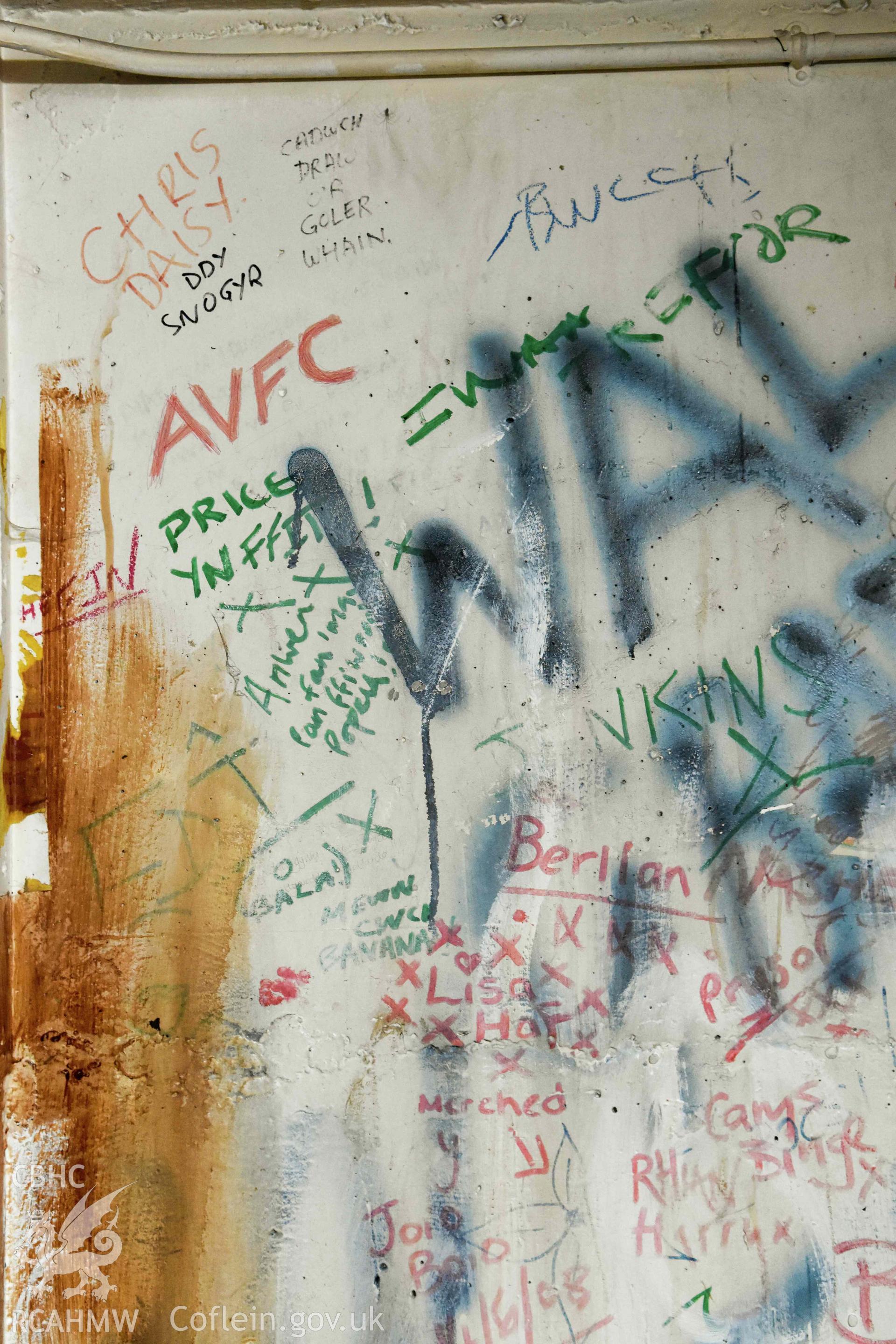 Basement bar 'wal graffitti'.