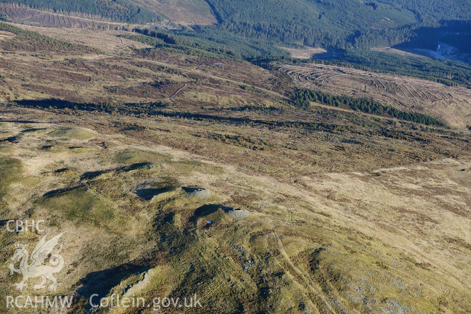 Oblique aerial photograph of Pen Pumlumon Arwystli cairn cemetery. Taken during the Royal Commission’s programme of archaeological aerial reconnaissance by Toby Driver on 17th January 2022