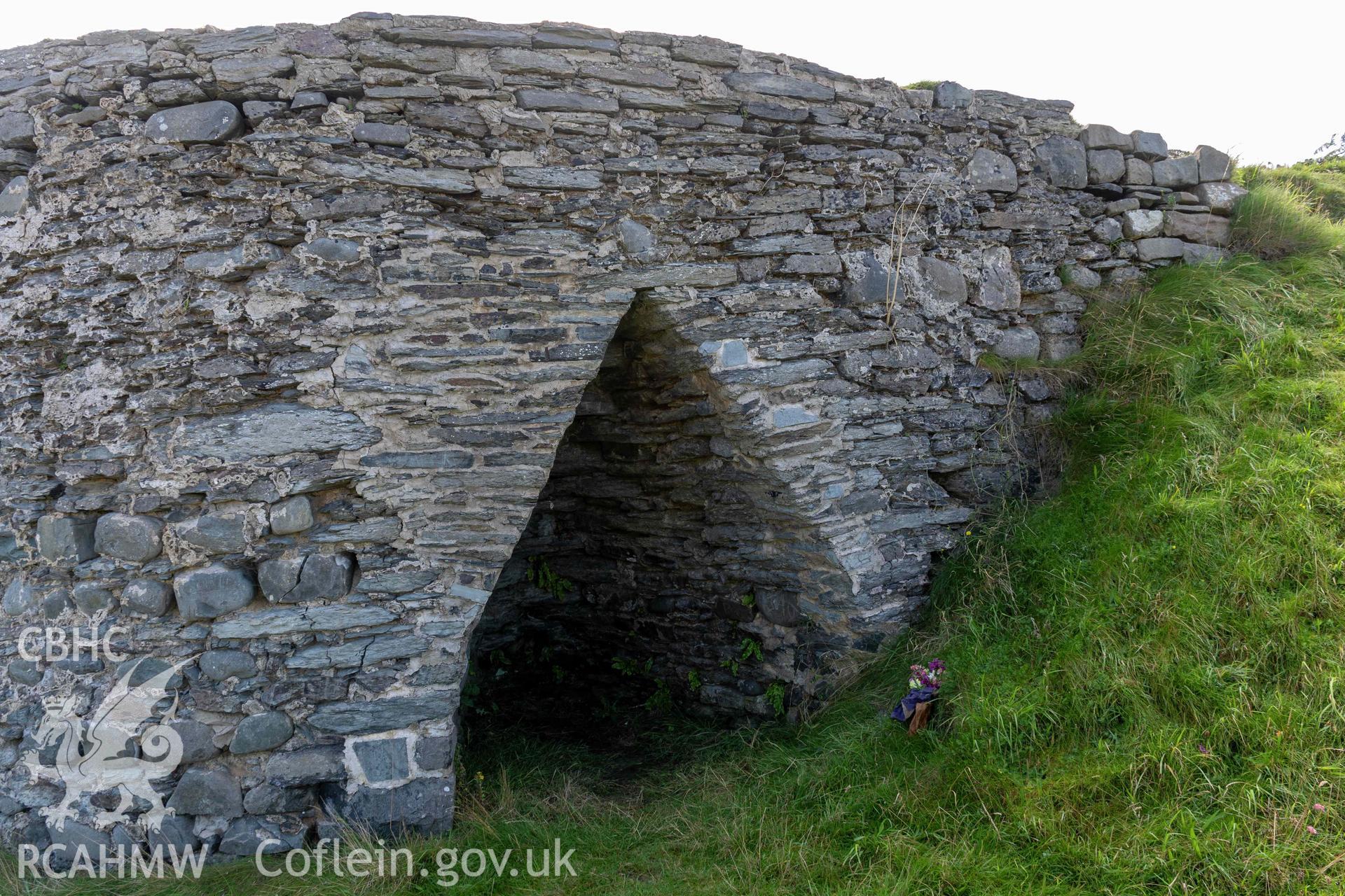 Mwnt Limekiln. Kiln eye and north face.