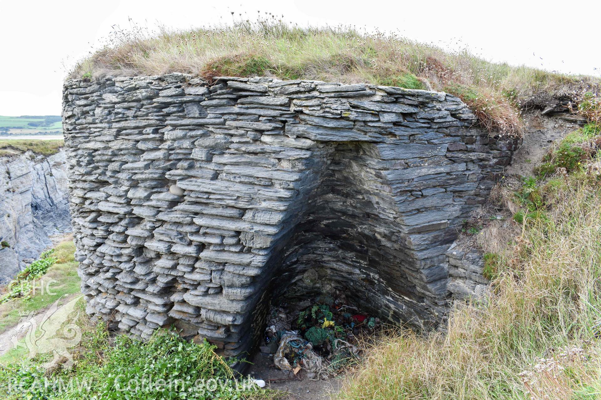 Craig y Gwbert Limekiln. Northeast kiln-eye.