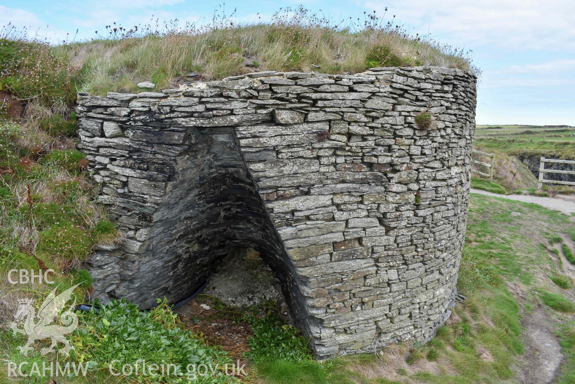 Craig y Gwbert Limekiln. Southwest kiln-eye.