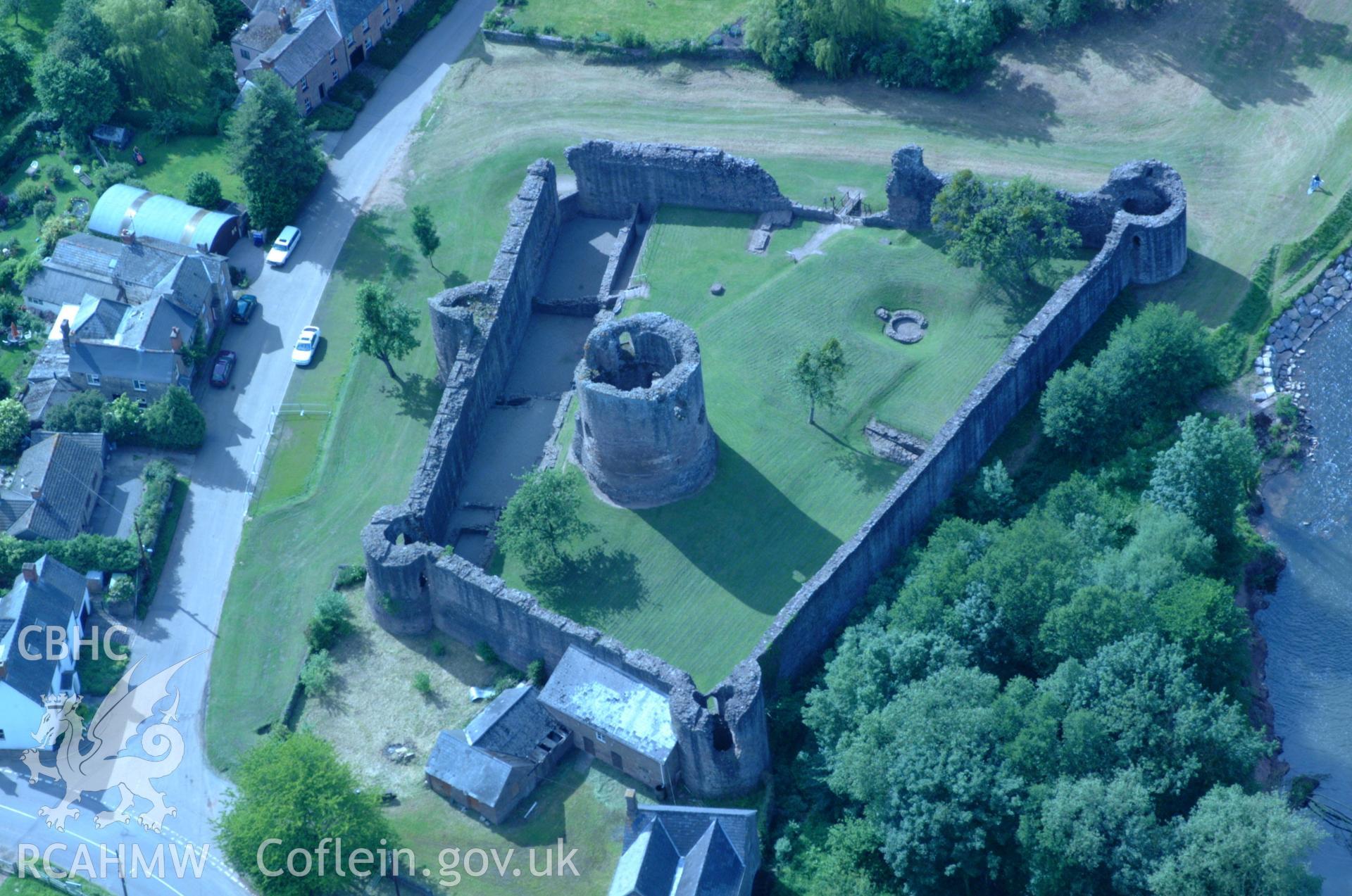 RCAHMW colour oblique aerial photograph of Skenfrith castle taken on 02/06/2004 by Toby Driver