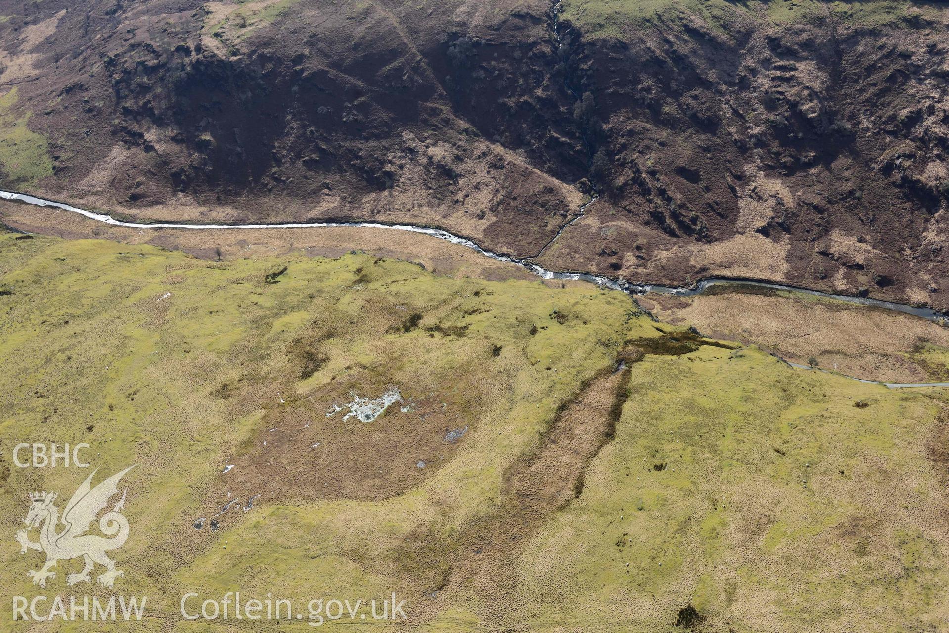 Esgair Irfon cairn. Oblique aerial photograph taken during the Royal Commission’s programme of archaeological aerial reconnaissance by Toby Driver on 14 March 2022.