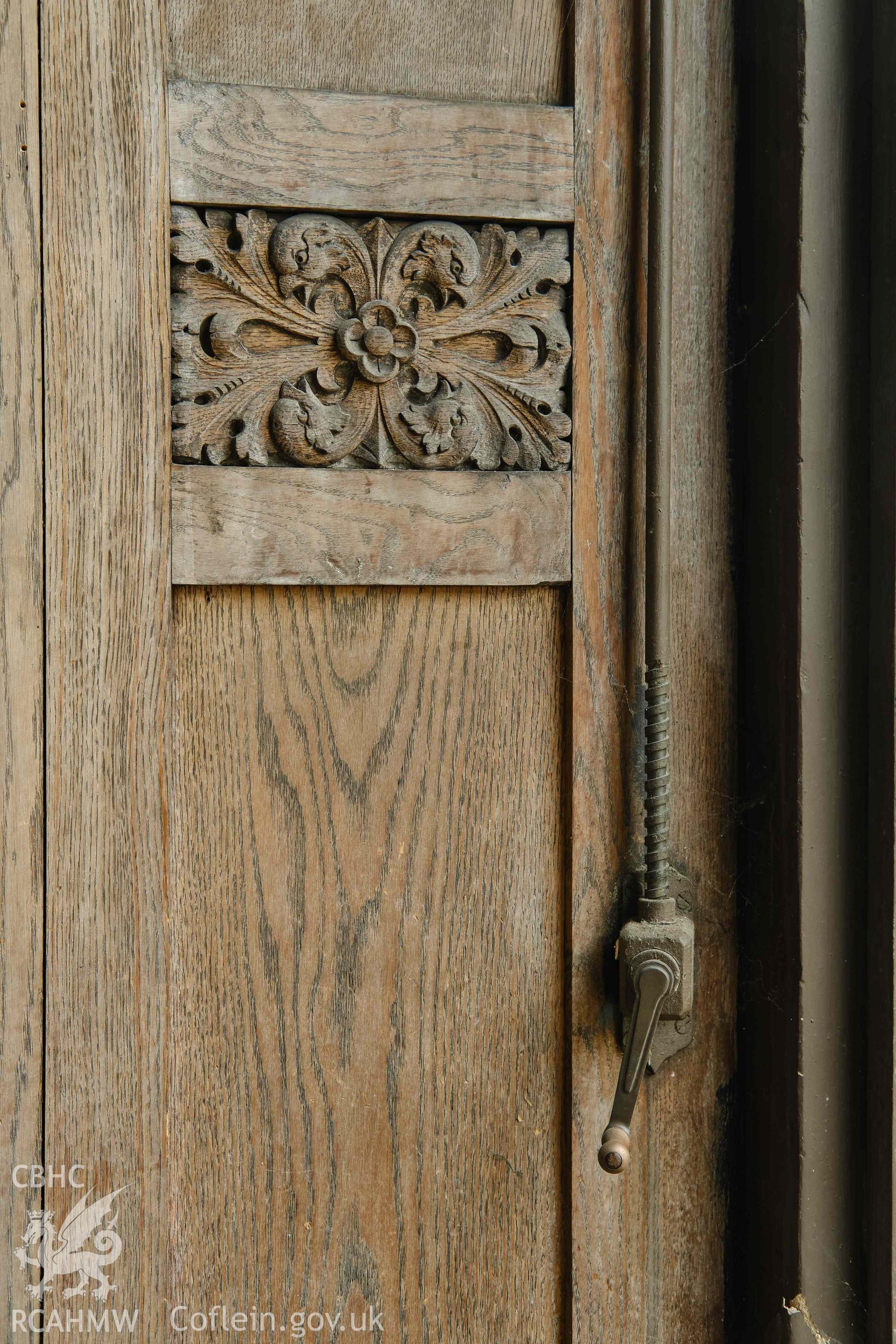 First floor: foliage panel W3 in window embrasure, with window furniture