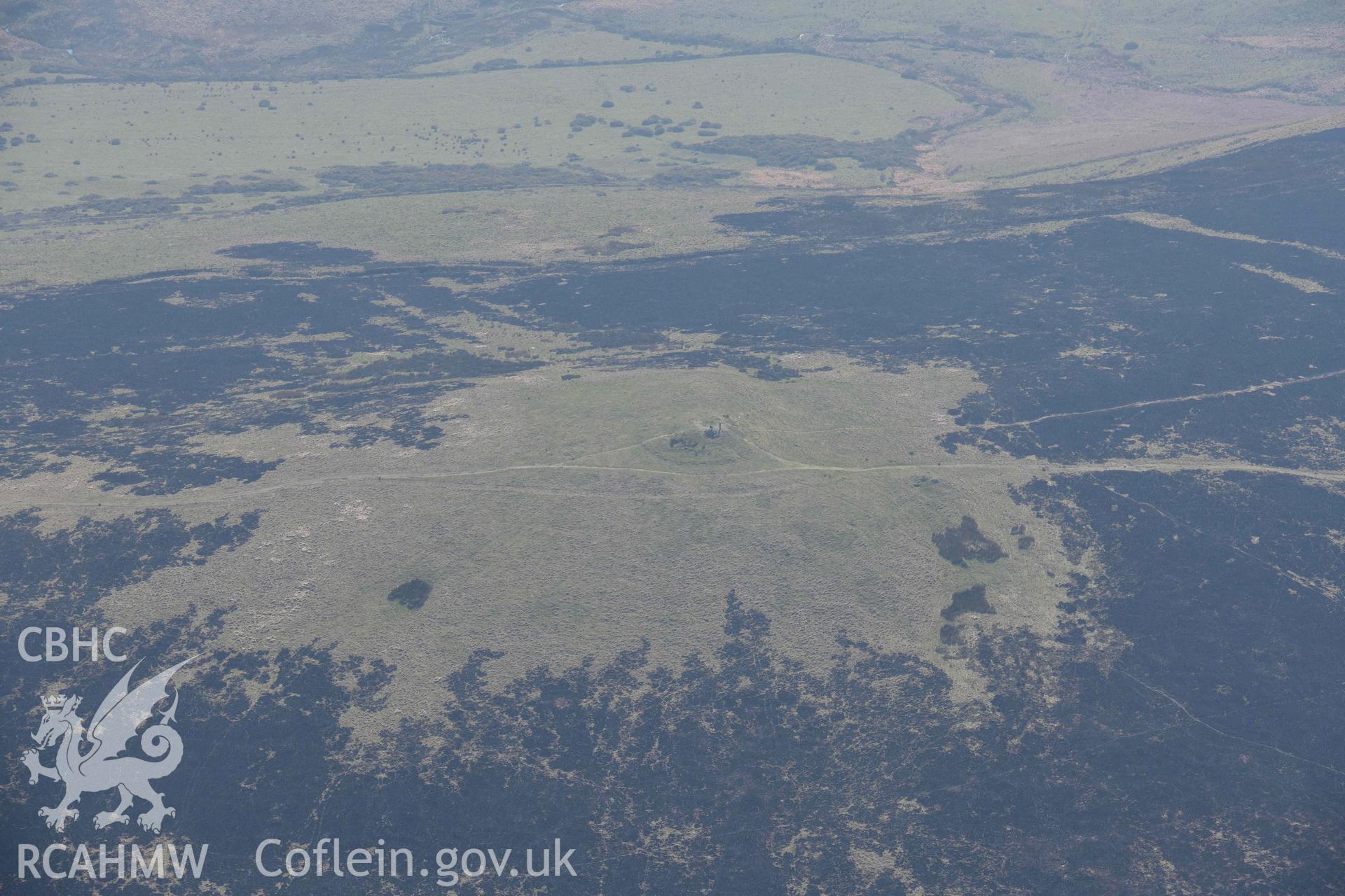 Mynydd Preseli, bracken burn centred on Foel Feddau cairn. Oblique aerial photograph taken during the Royal Commission’s programme of archaeological aerial reconnaissance by Toby Driver on 25 March 2022.