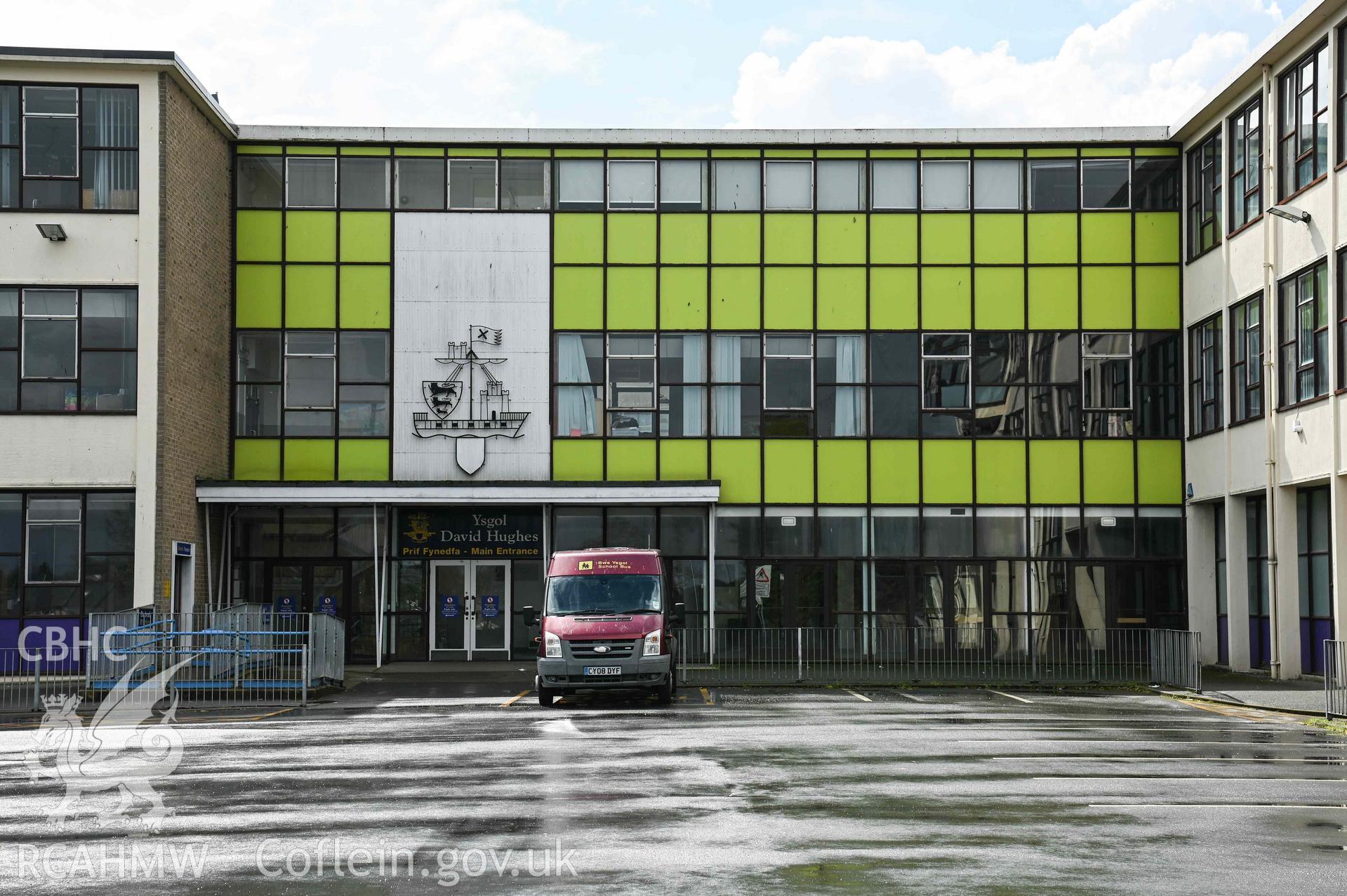 Main entrance from car park. Ysgol David Hughes