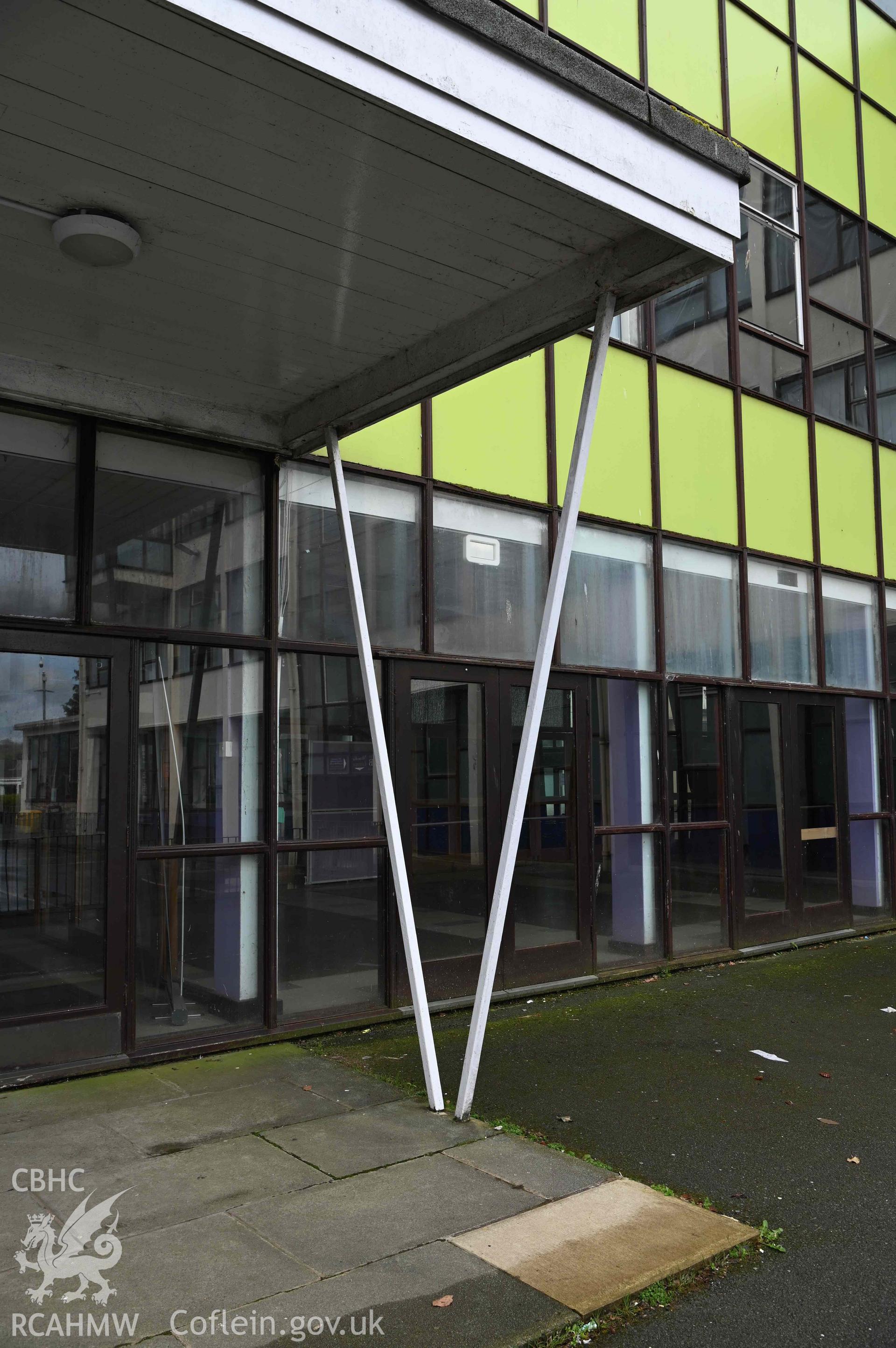 Entrance canopy posts. Portrit. Ysgol David Hughes