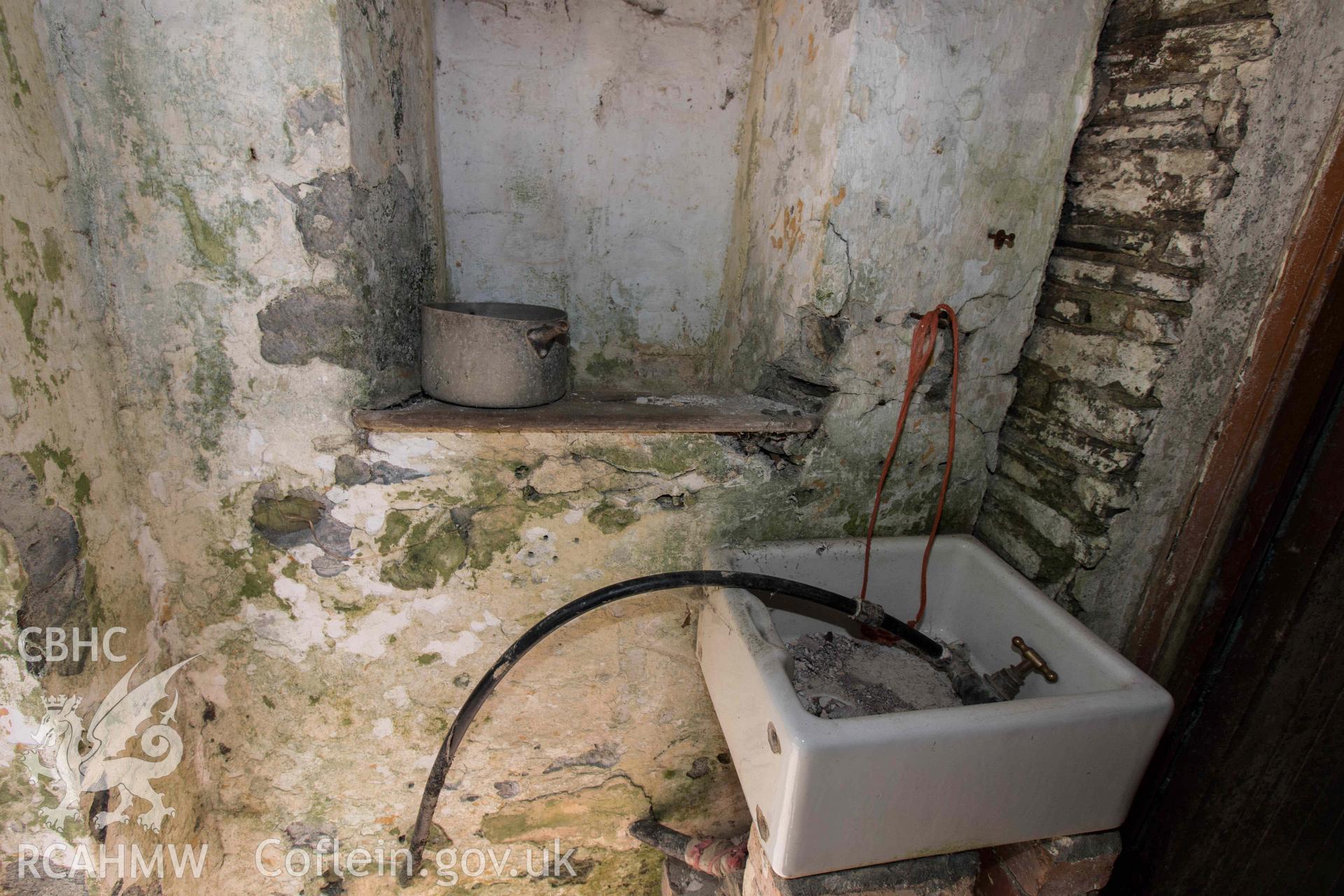 Llawrcwmbach: outside sink