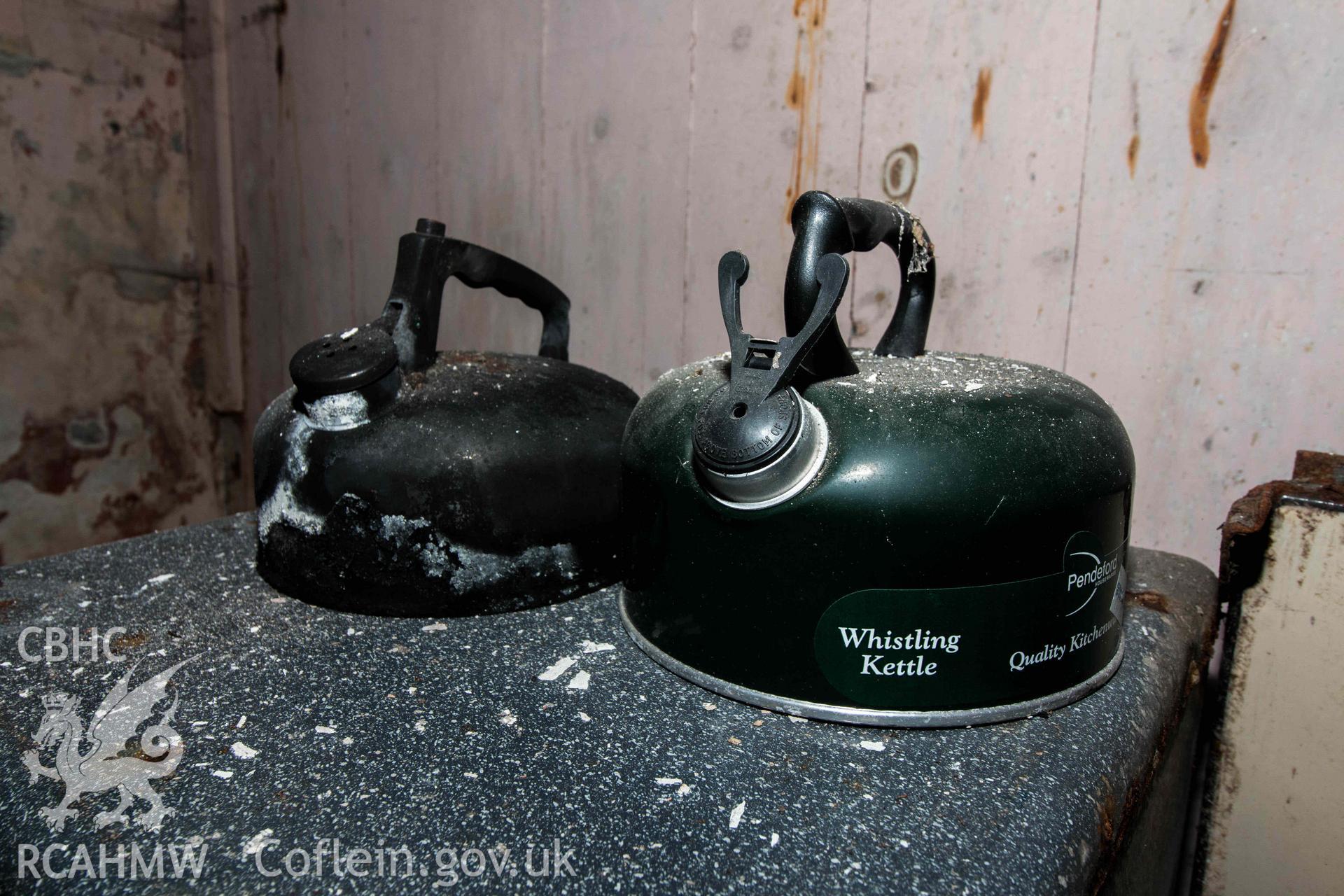 Llawrcwmbach: whistling kettles