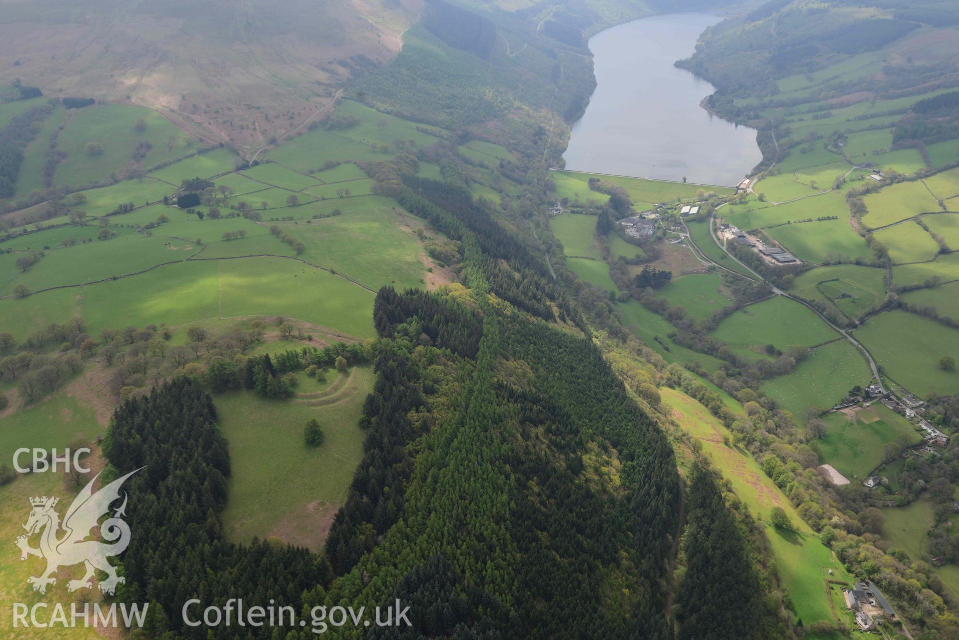 Tump Wood Camp, with parching on ramparts. Oblique aerial photograph taken during the Royal Commission's programme of archaeological aerial reconnaissance by Toby Driver on 29 April 2022.