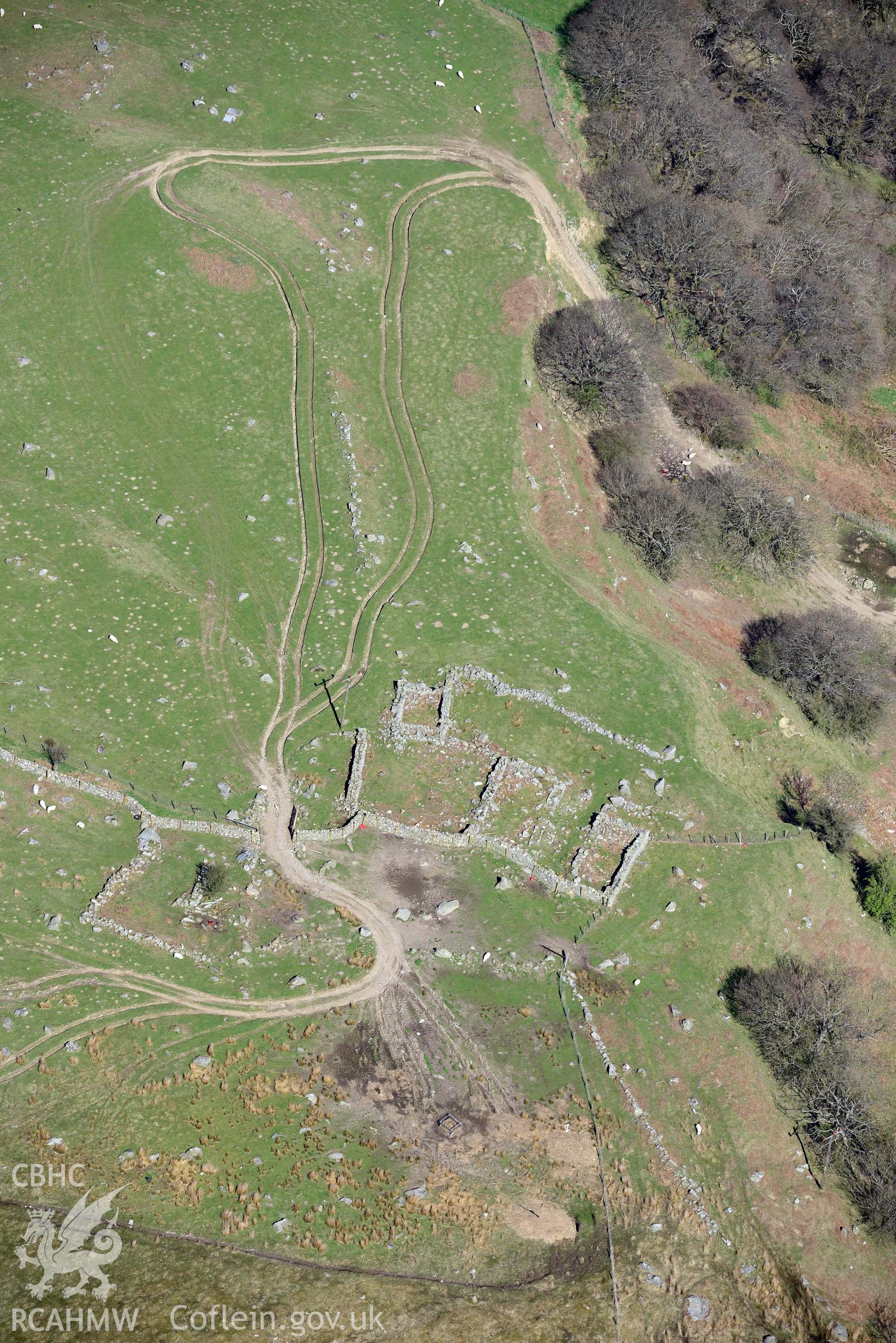 Garreg Fawr longhouse, view from south over Cammarnaint. Oblique aerial photograph taken during the Royal Commission’s programme of archaeological aerial reconnaissance by Toby Driver on 20 April 2018.