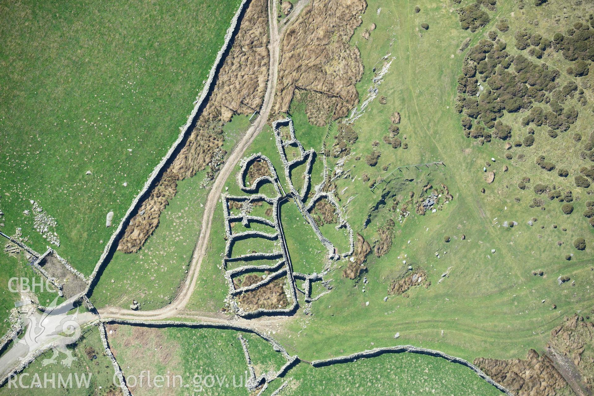 Tyddyn-Grasod Sheepfold. Oblique aerial photograph taken during the Royal Commission’s programme of archaeological aerial reconnaissance by Toby Driver on 20 April 2018.