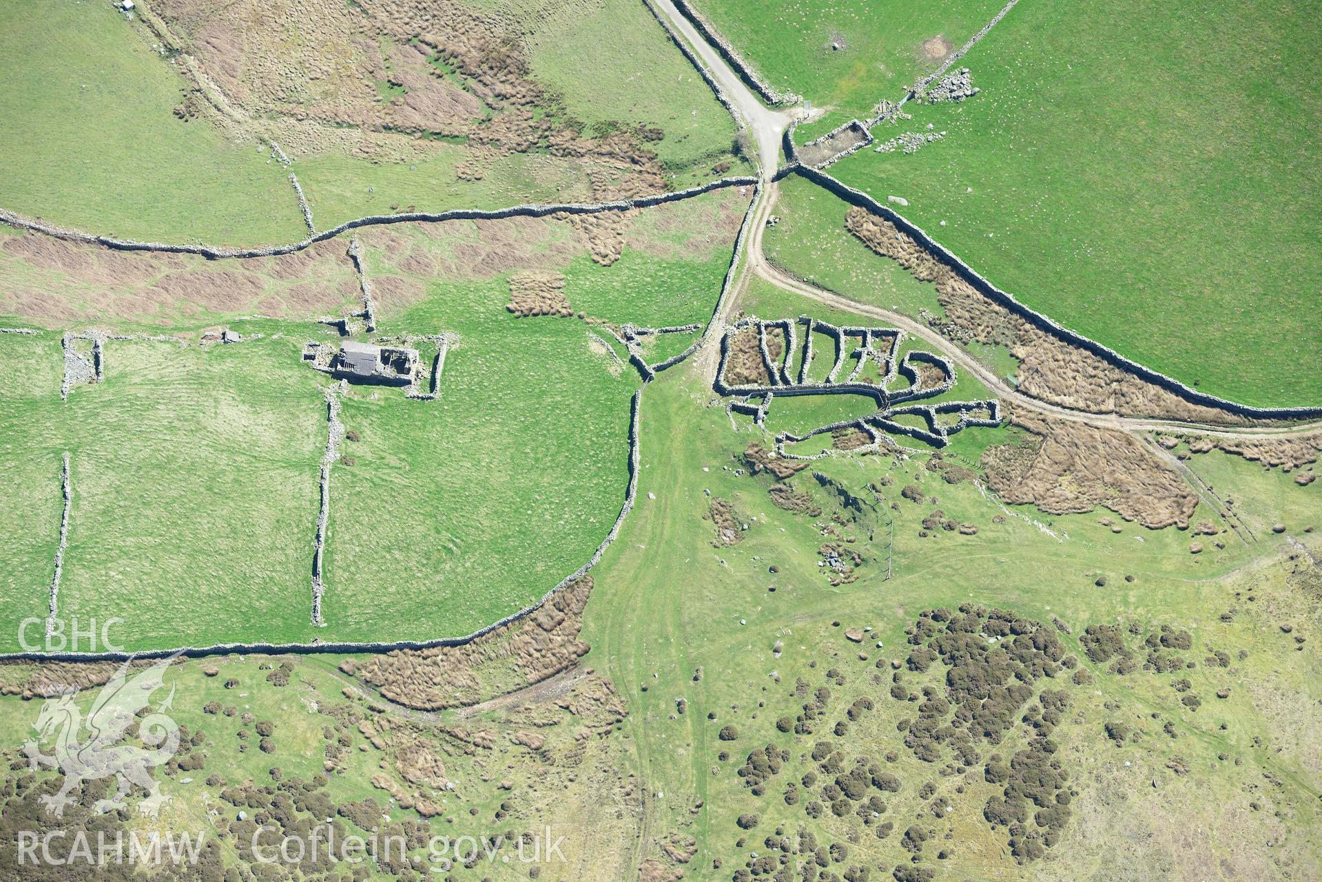 Tyddyn-Grasod Sheepfold. Oblique aerial photograph taken during the Royal Commission’s programme of archaeological aerial reconnaissance by Toby Driver on 20 April 2018.