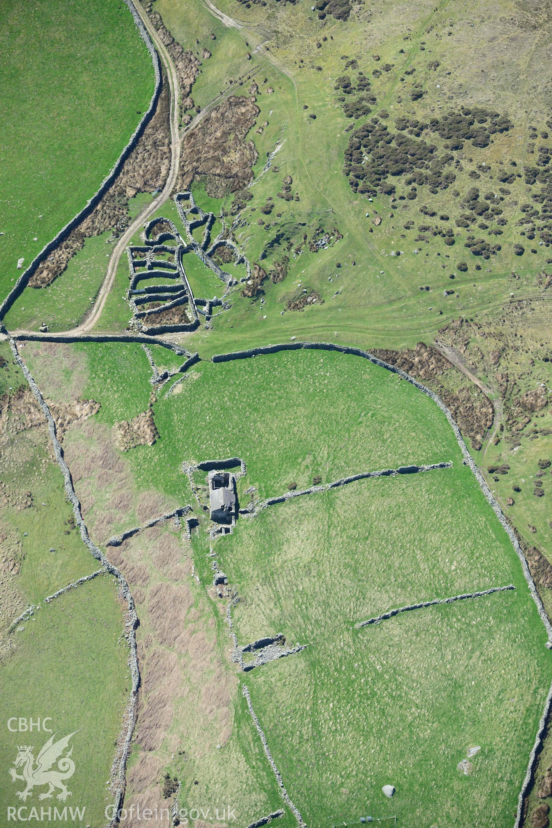 Tyddyn-Grasod Sheepfold. Oblique aerial photograph taken during the Royal Commission’s programme of archaeological aerial reconnaissance by Toby Driver on 20 April 2018.