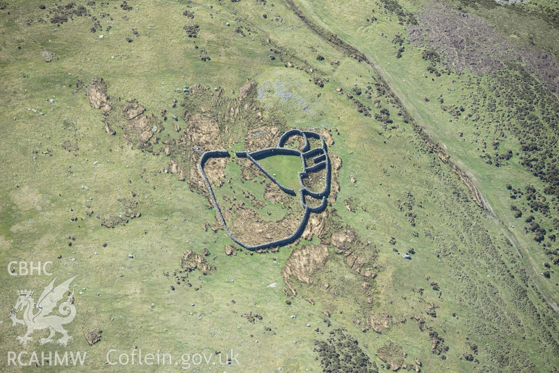 Llefn sheepfold. Oblique aerial photograph taken during the Royal Commission’s programme of archaeological aerial reconnaissance by Toby Driver on 20 April 2018.