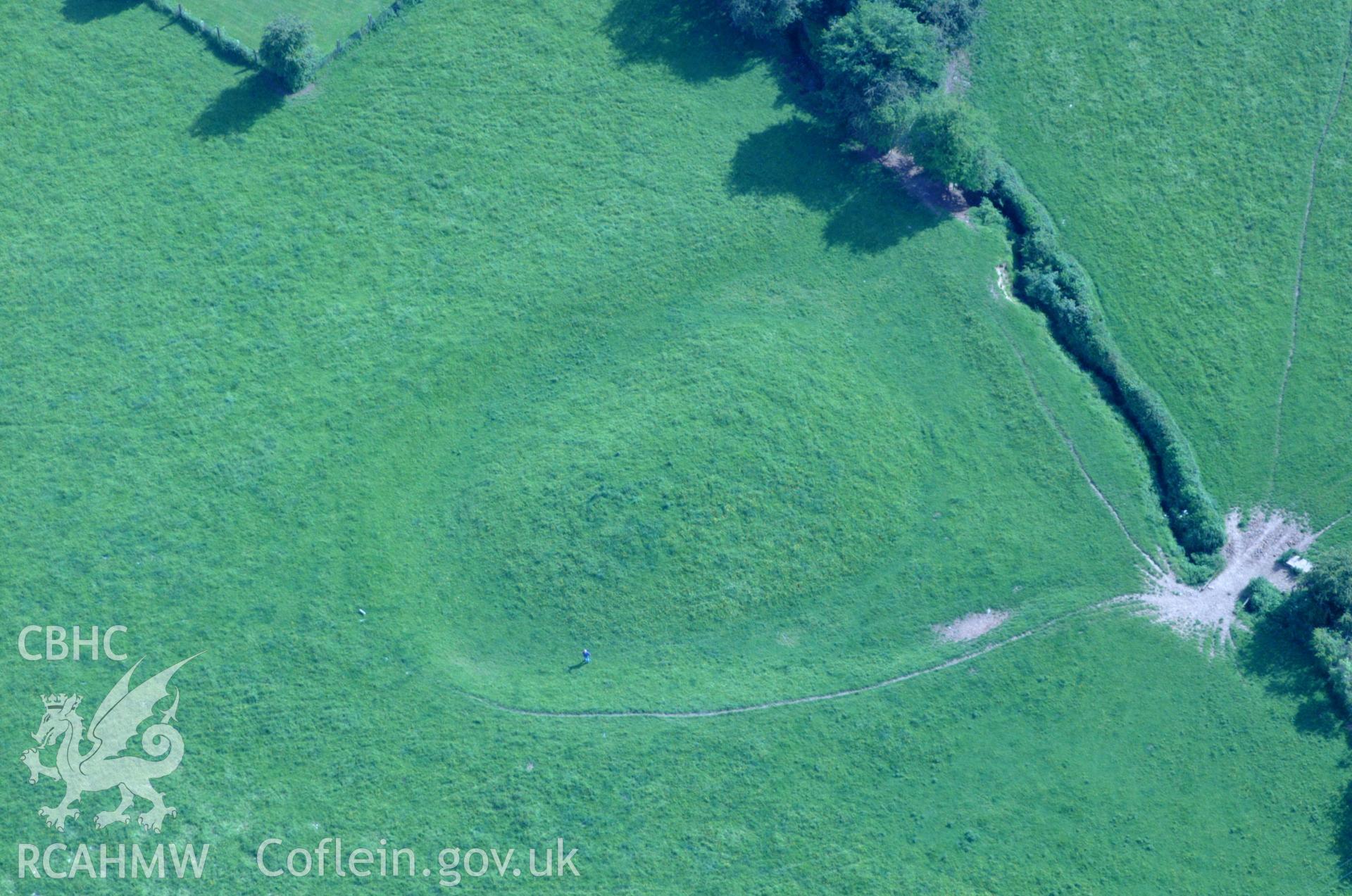 RCAHMW colour oblique aerial photograph of Dxton Mound taken on 02/06/2004 by Toby Driver
