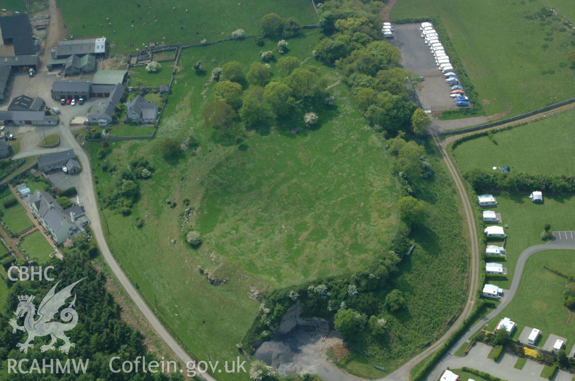 RCAHMW colour oblique aerial photograph of Parciau Hillfort taken on 26/05/2004 by Toby Driver