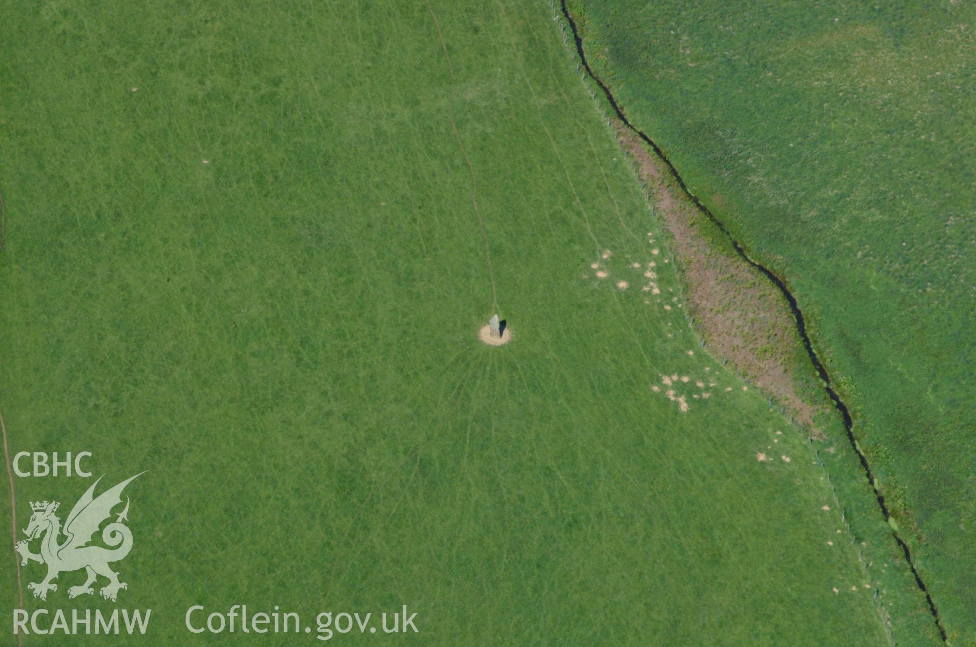 RCAHMW colour oblique aerial photograph of Ty-Newydd Stone (and the site of a barrow). Taken on 25 May 2004 by Toby Driver