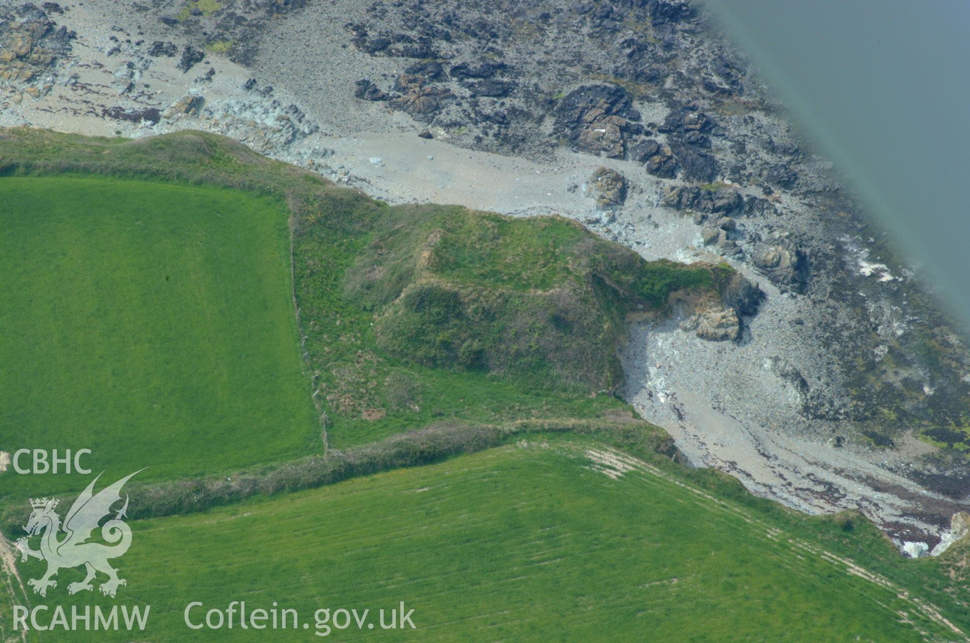 RCAHMW colour oblique aerial photograph of Castell Tre-fadog taken on 26/05/2004 by Toby Driver