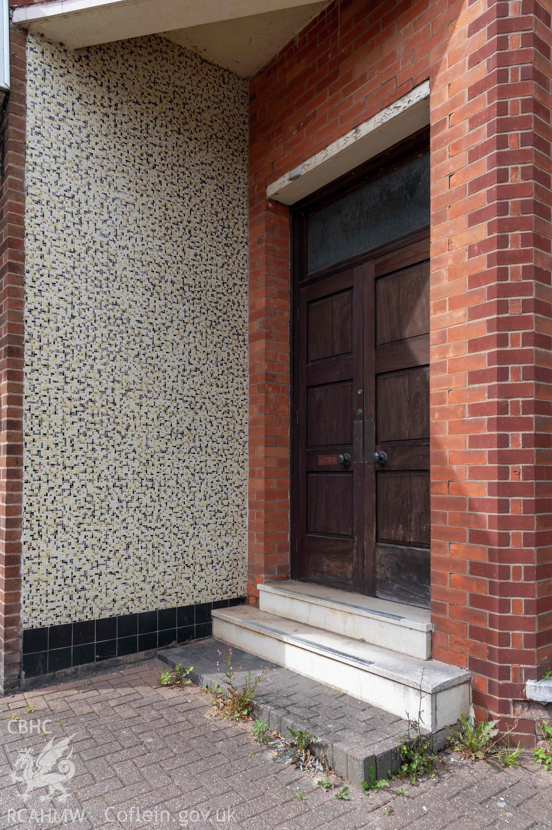 Charlies Stores, Newtown - exterior detail of doorway to south corner.