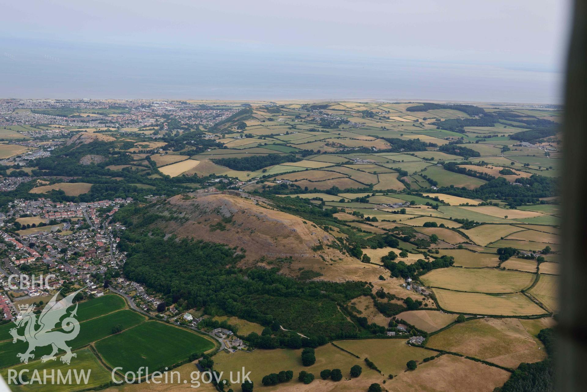Moel Hiraddug. Oblique aerial photograph taken during the Royal Commission’s programme of archaeological aerial reconnaissance by Toby Driver on 10 July 2018.