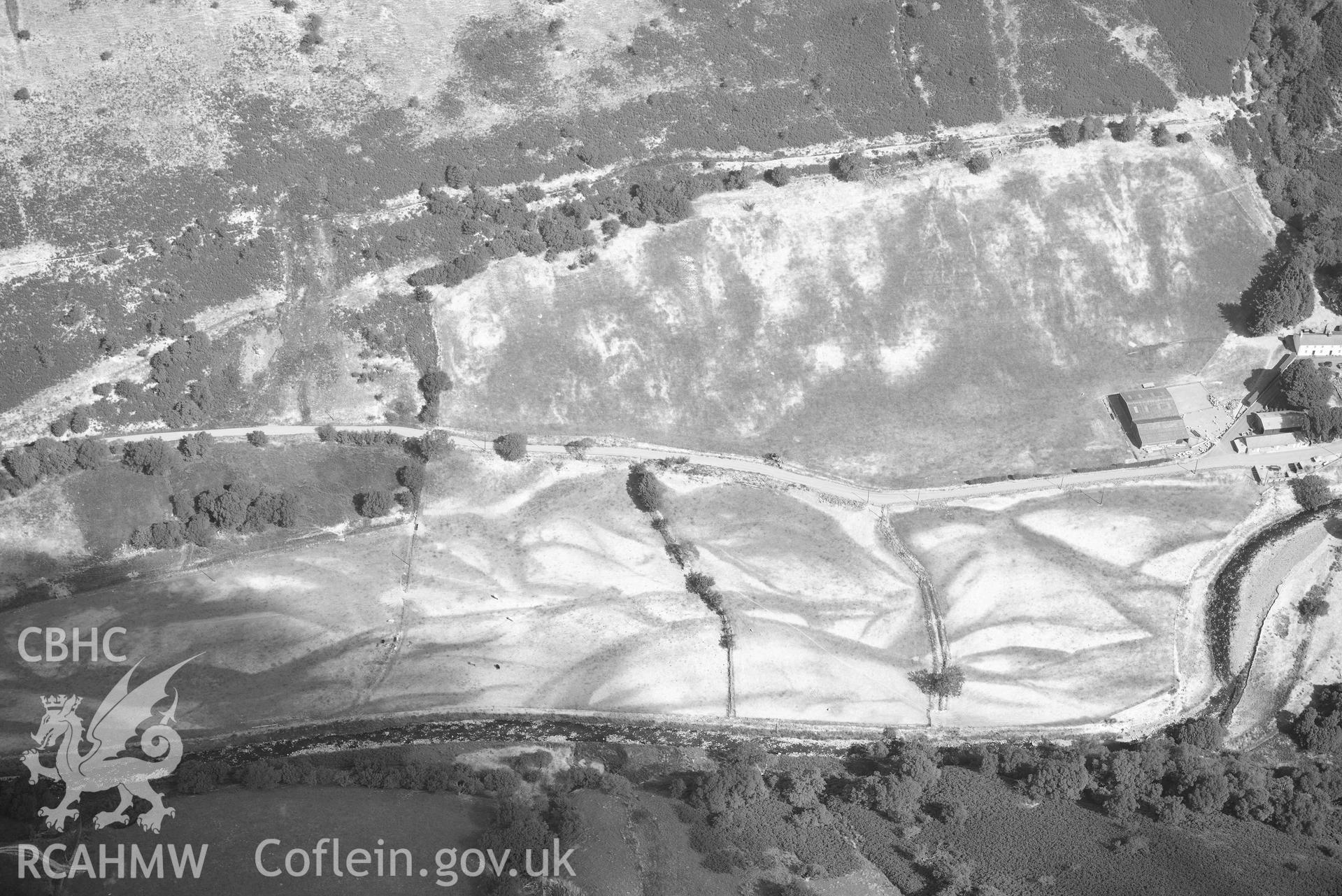 Tyllwyd Cwmystwyth ring ditch. Oblique black and white aerial photograph taken during the Royal Commission’s programme of archaeological aerial reconnaissance by Toby Driver on 10 July 2018.