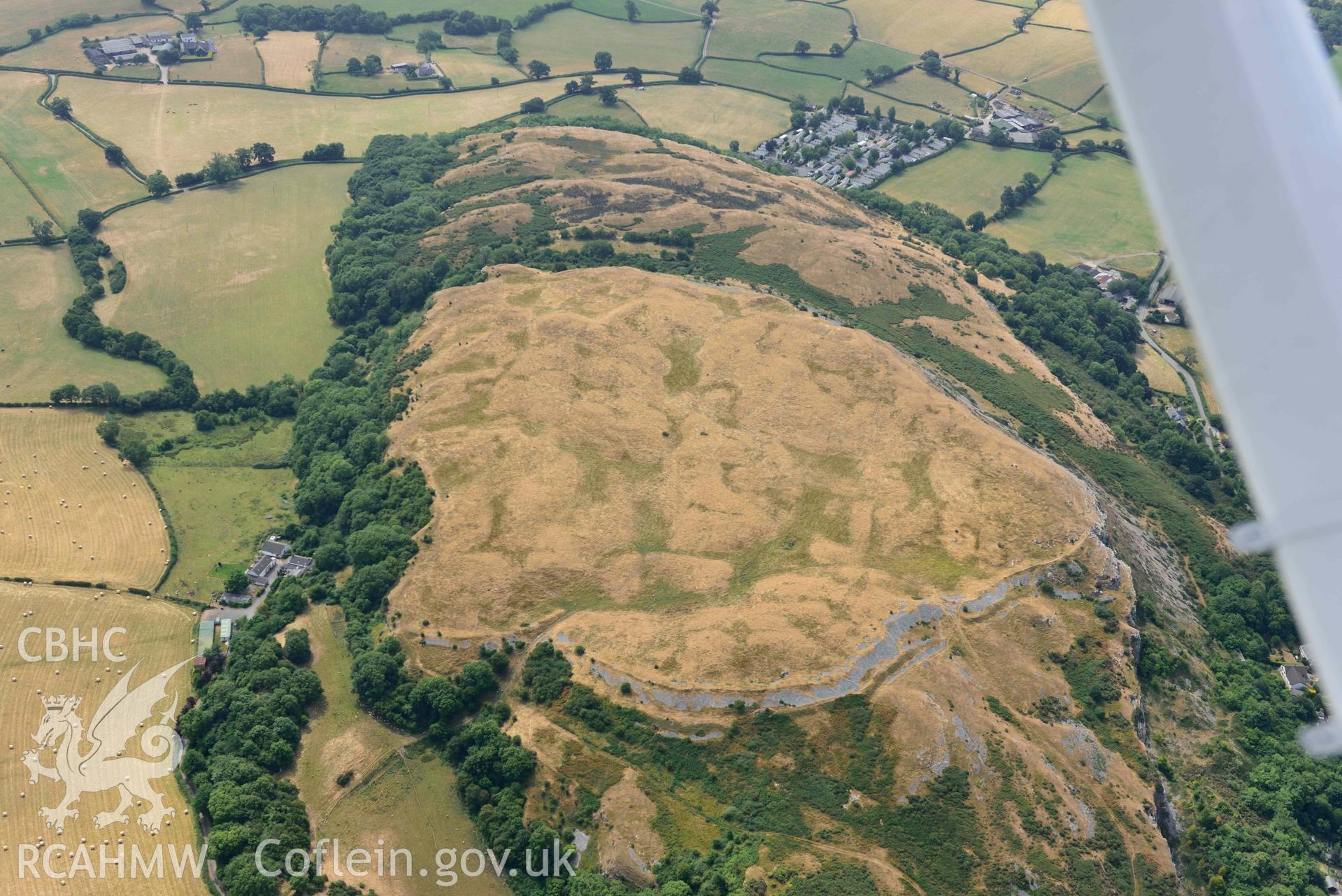 Pen y Corddyn Mawr. Oblique aerial photograph taken during the Royal Commission’s programme of archaeological aerial reconnaissance by Toby Driver on 10 July 2018.