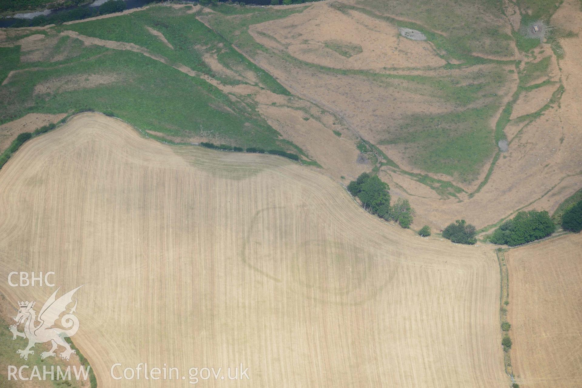 Close-up view of Dyffryn Dysynni defended enclosure. Oblique aerial photograph taken during the Royal Commission’s programme of archaeological aerial reconnaissance by Toby Driver on 10 July 2018.