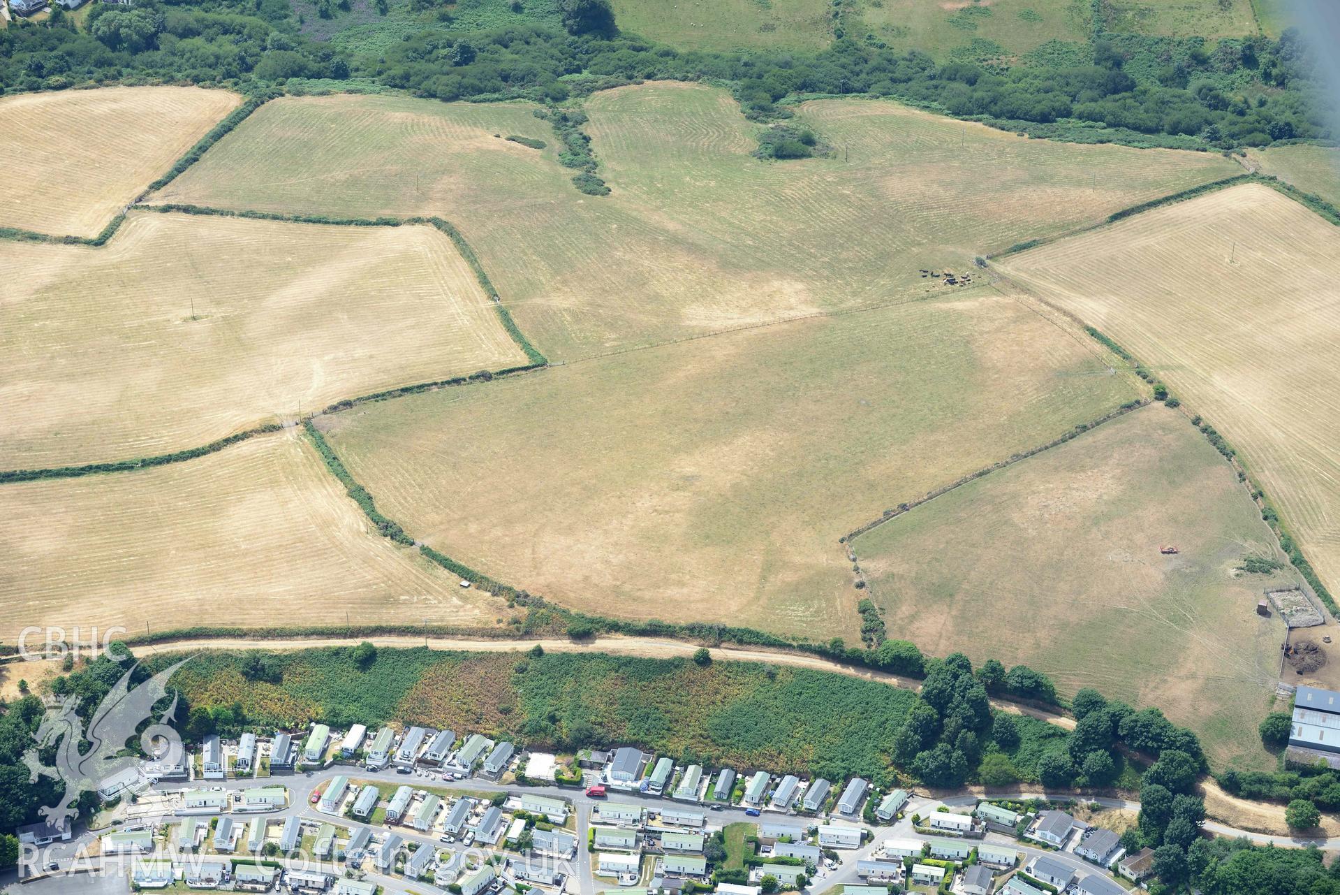 Close-up view of Fach Farm defended enclosure, Abersoch. Oblique aerial photograph taken during the Royal Commission’s programme of archaeological aerial reconnaissance by Toby Driver on 10 July 2018.