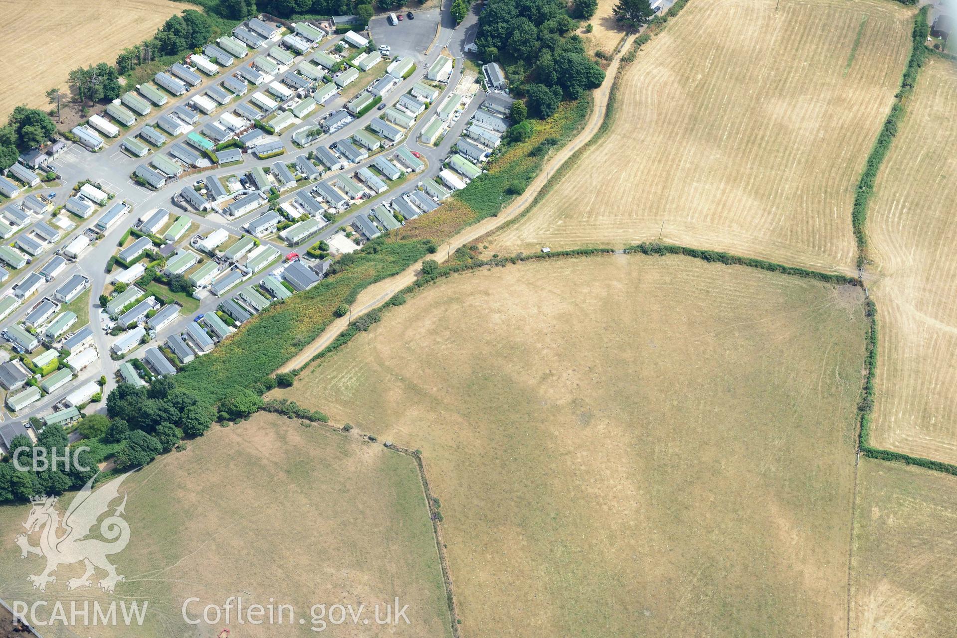 Detailed view of Fach Farm defended enclosure, Abersoch. Oblique aerial photograph taken during the Royal Commission’s programme of archaeological aerial reconnaissance by Toby Driver on 10 July 2018.