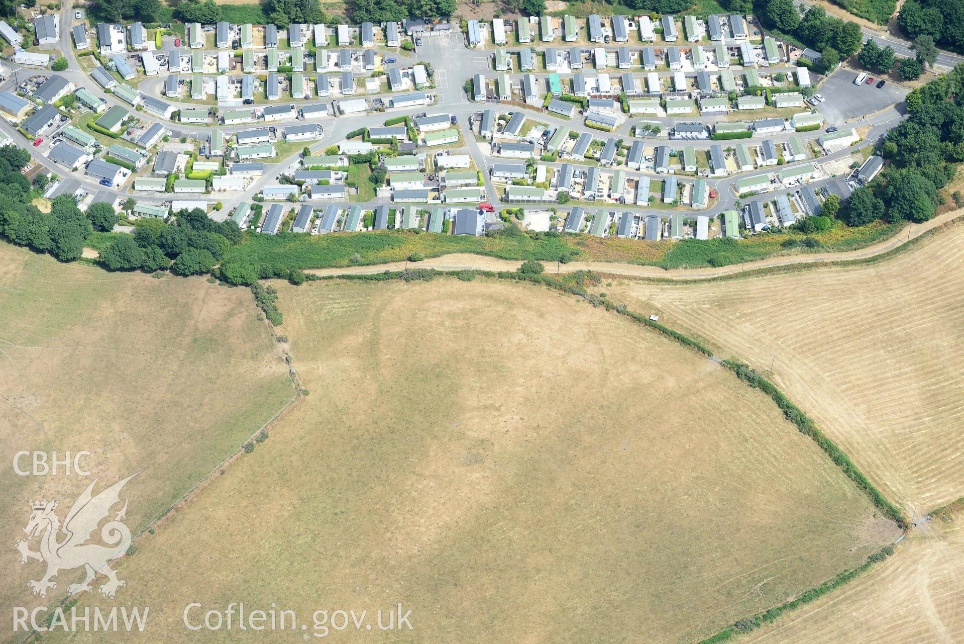 Detailed view of Fach Farm defended enclosure, Abersoch. Oblique aerial photograph taken during the Royal Commission’s programme of archaeological aerial reconnaissance by Toby Driver on 10 July 2018.