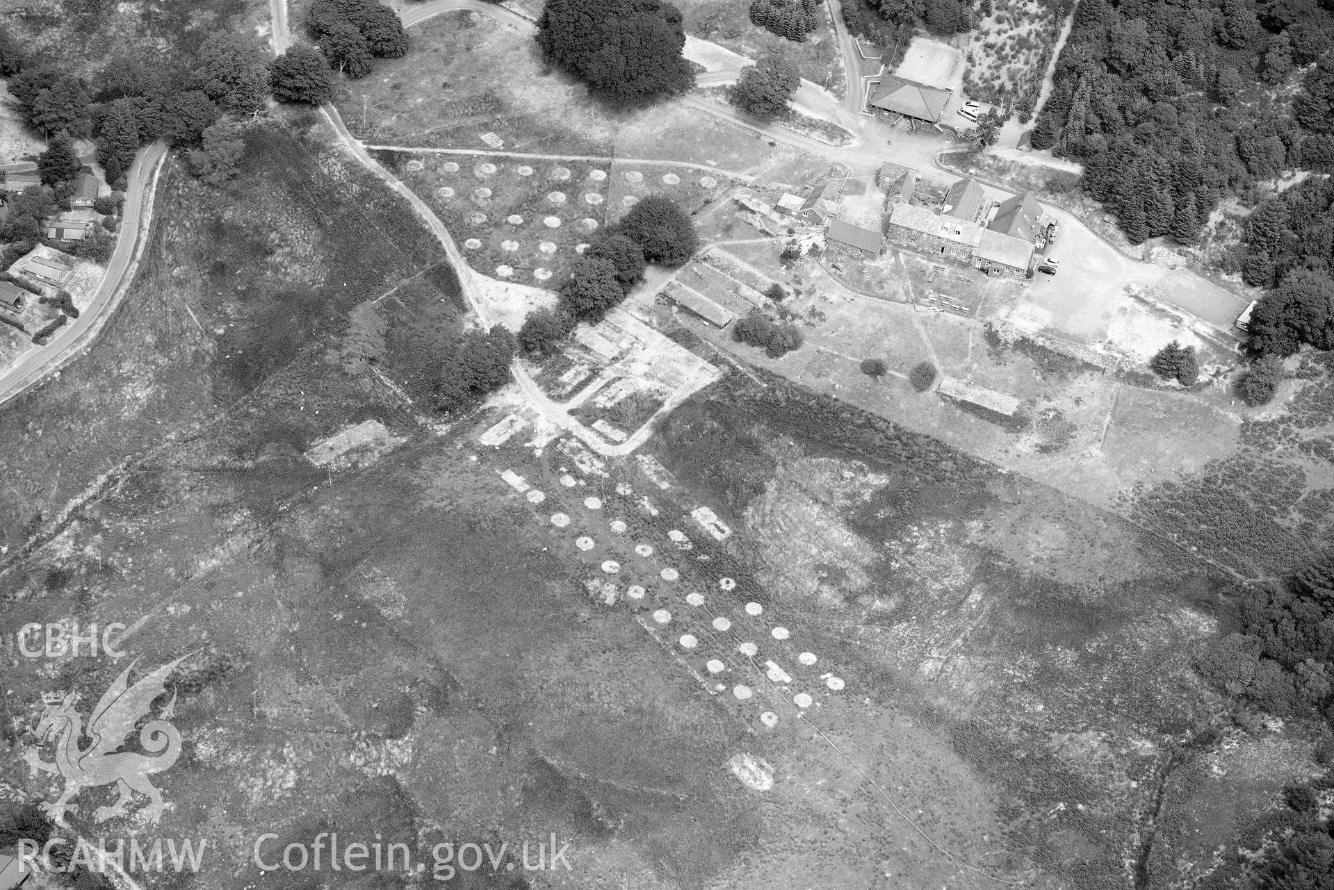 Detailed view of Trawsfynydd camp. Oblique black and white aerial photograph taken during the Royal Commission’s programme of archaeological aerial reconnaissance by Toby Driver on 10 July 2018.