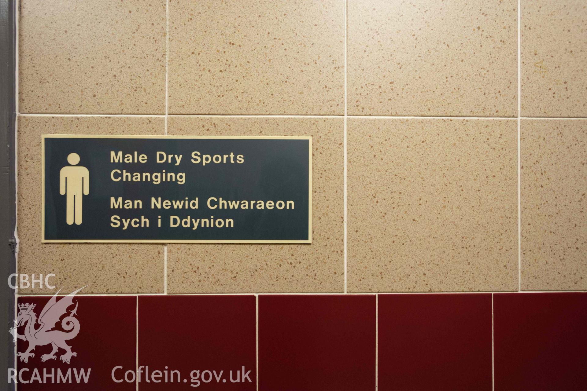 Male Dry Sports Changing / Man Newid Chwaraeon Sych I Ddynion' sign. Ground floor. Newport Centre