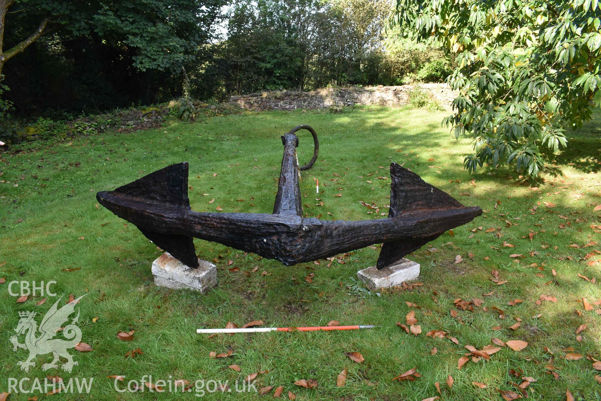 The anchor at Great Hoaten Farm on 18/09/2024, seen from the crown and flukes. Scale is 1m.