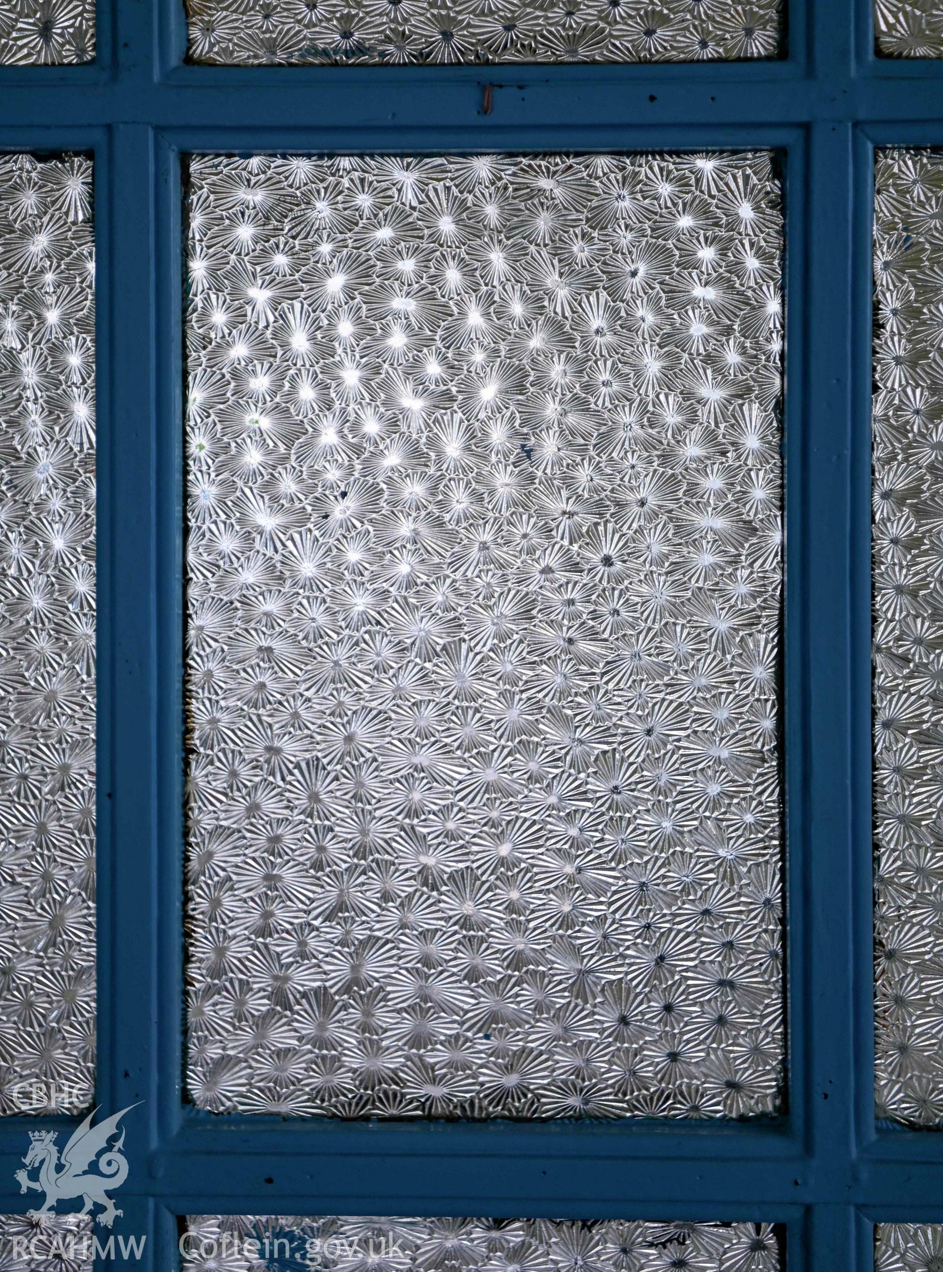 Ysgol Abersoch, classroom 2 detail of glazing of door to entrance hall