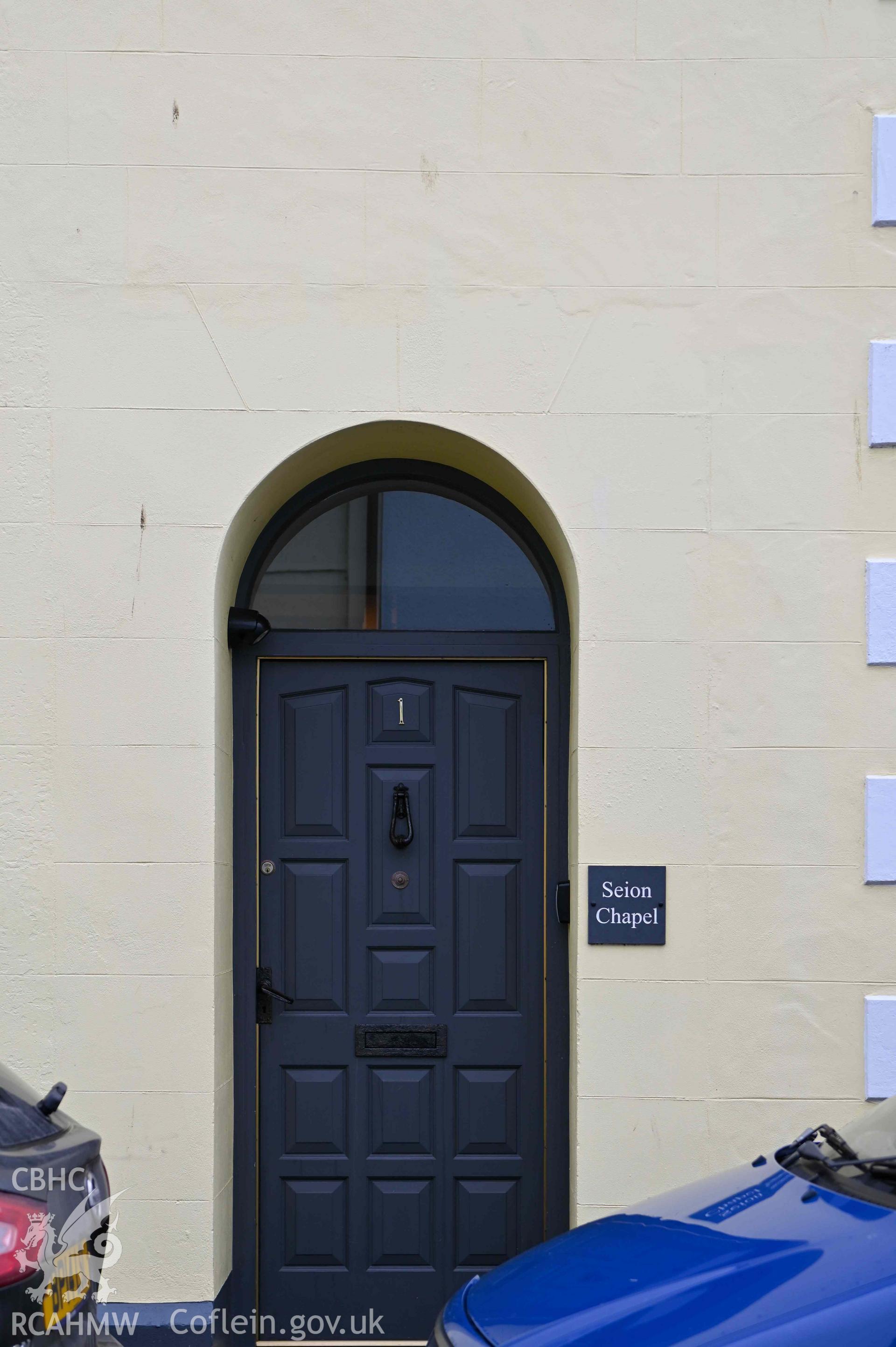 Seion Welsh Congregational Chapel - View of the chapel's front door, taken from North