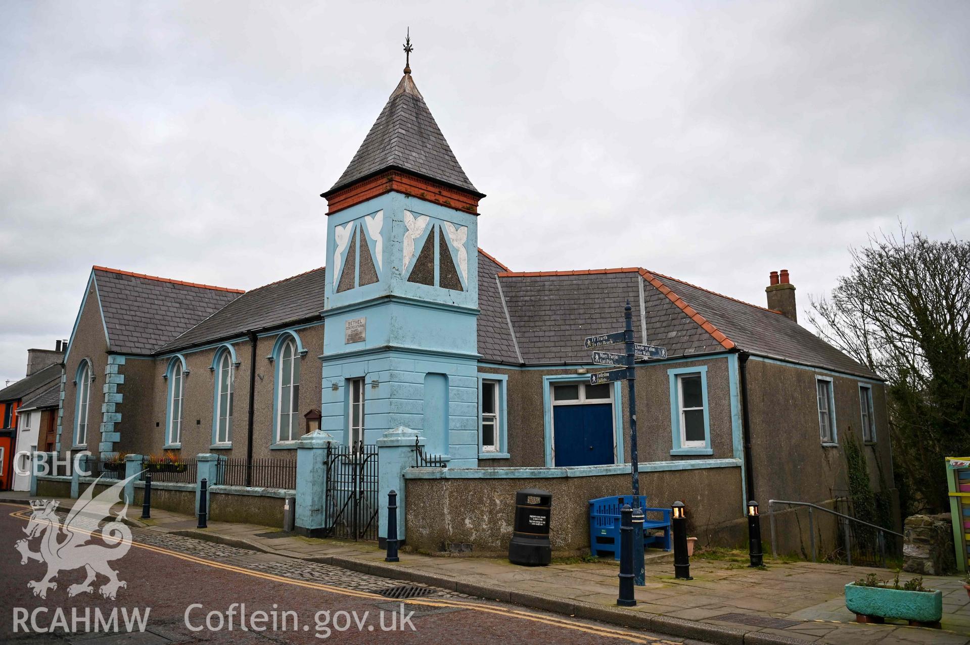 Bethel Welsh Independent Chapel, Cemaes - Wide angle view of the entrance and side of the chapel, taken from West