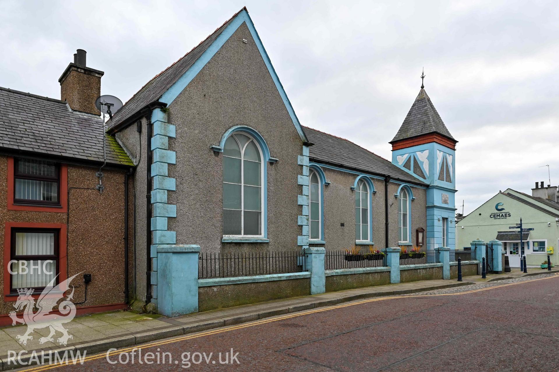 Bethel Welsh Independent Chapel, Cemaes - Wide angle view of the side of the chapel, taken from North