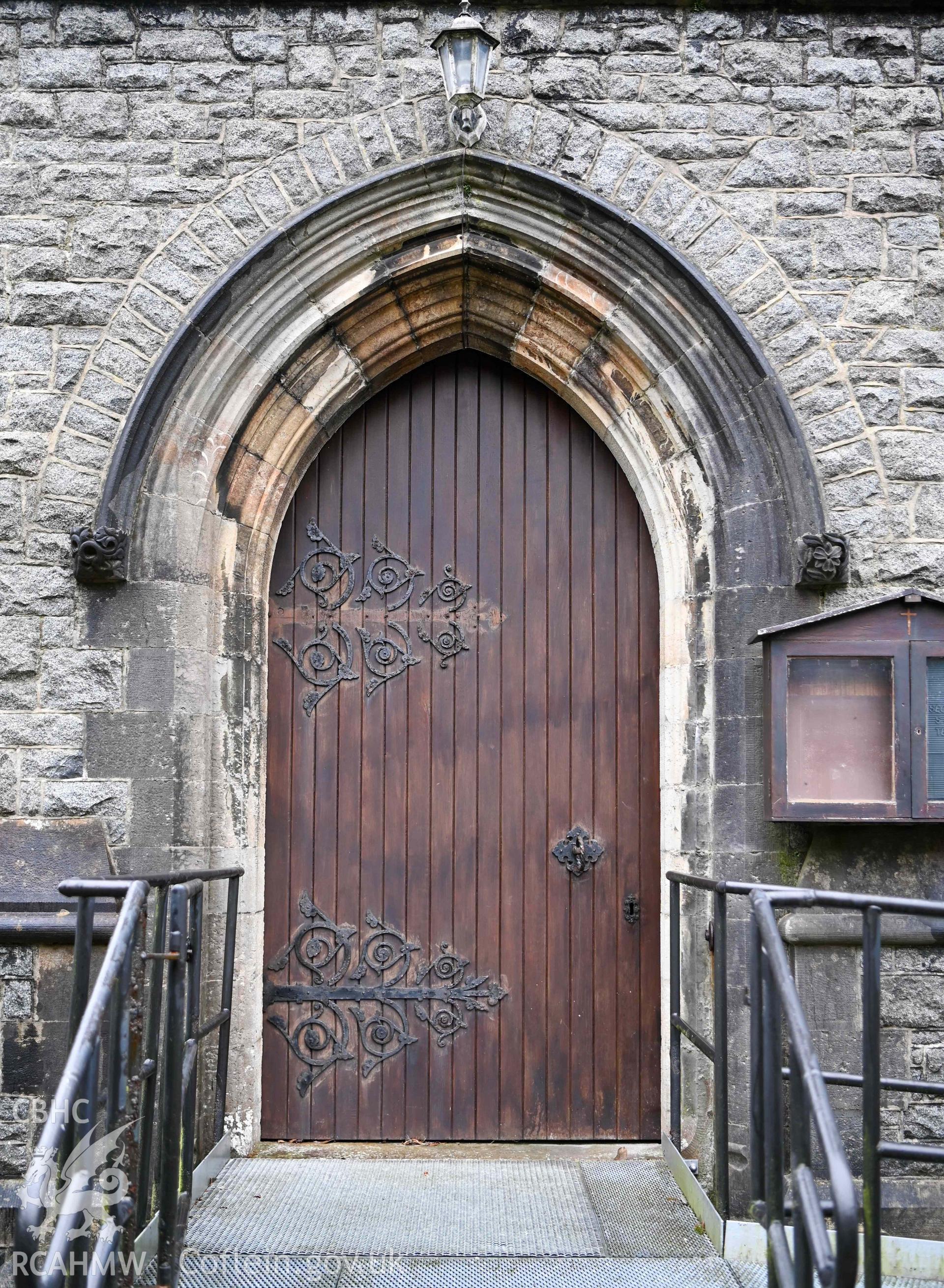 English Presbyterian Church - View of the entrance door, taken from North-West