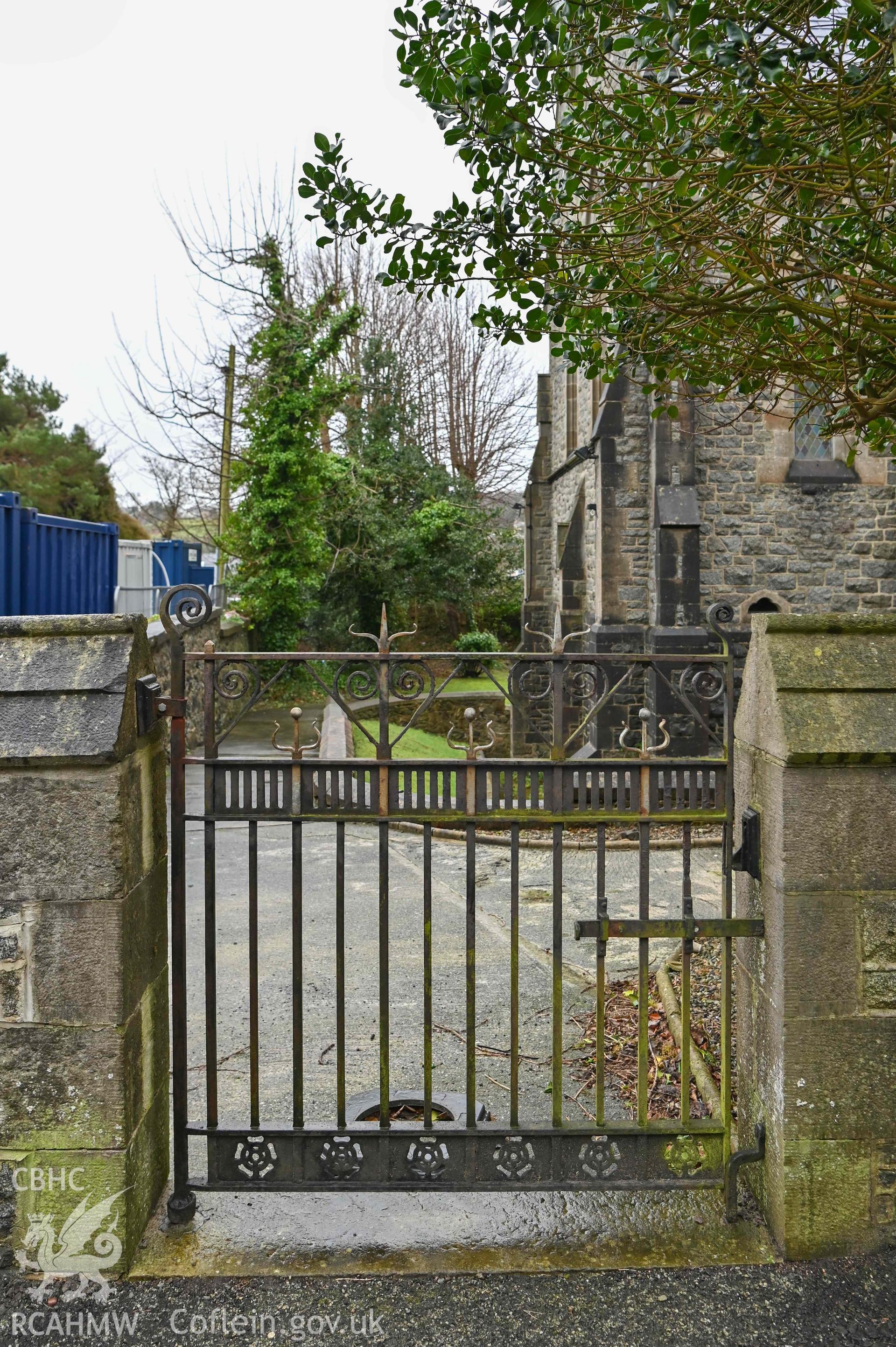 English Presbyterian Church - Detailed view of a gate into the churchyard, taken from North-West