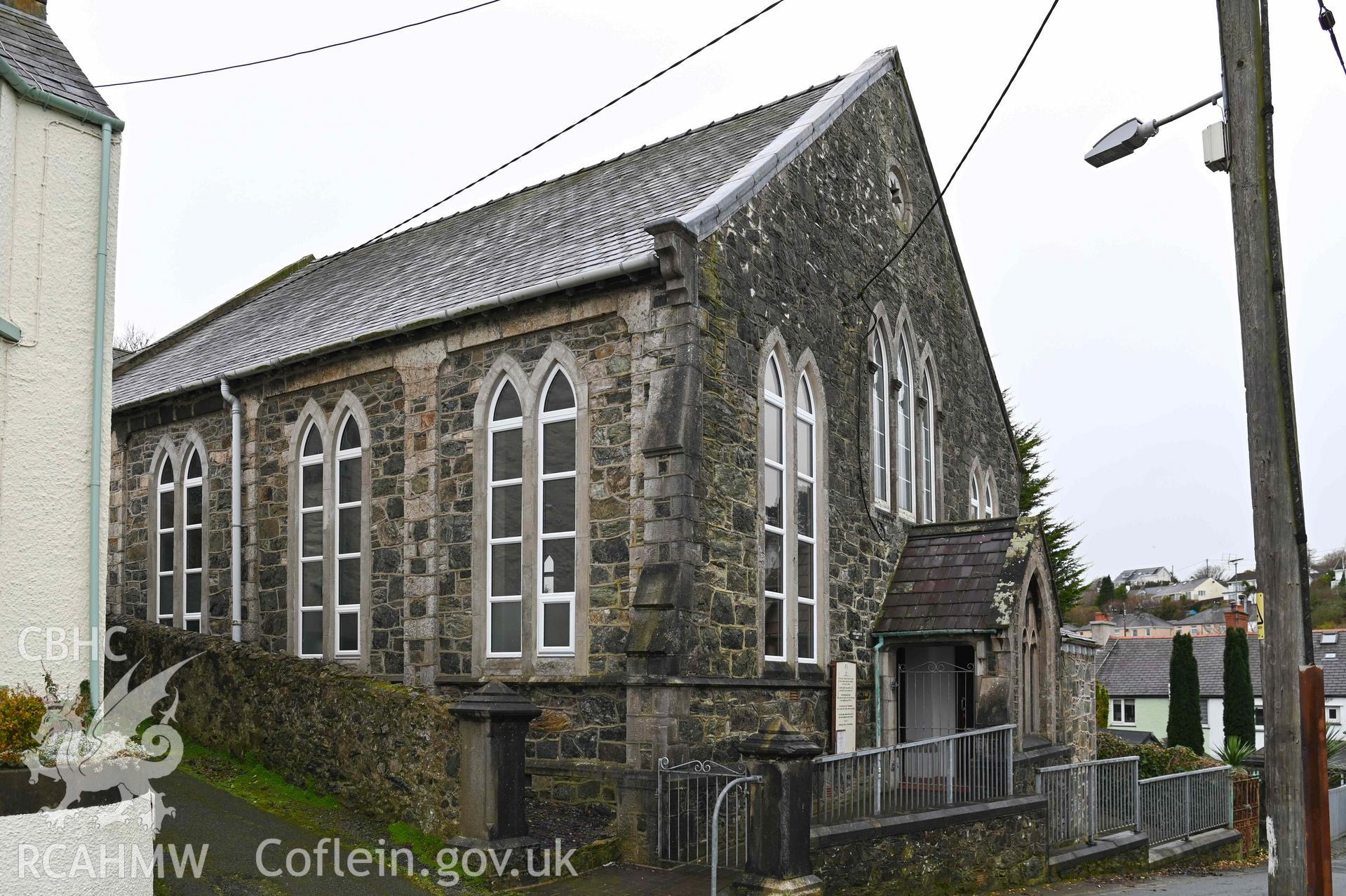 Tabernacl Welsh Independent Chapel - View of the front and side of the church, taken from East