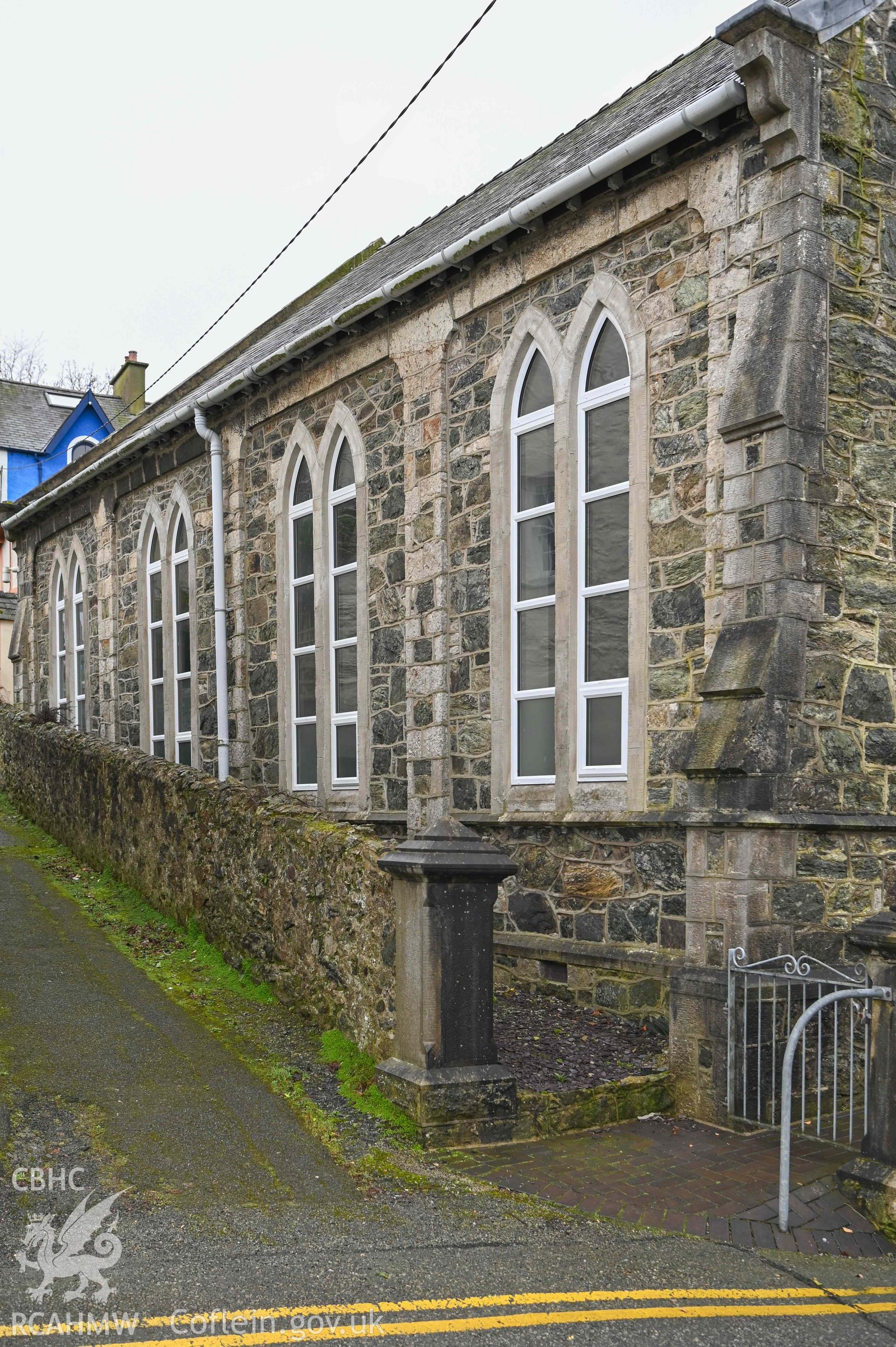 Tabernacl Welsh Independent Chapel - View of the side of the church, taken from East