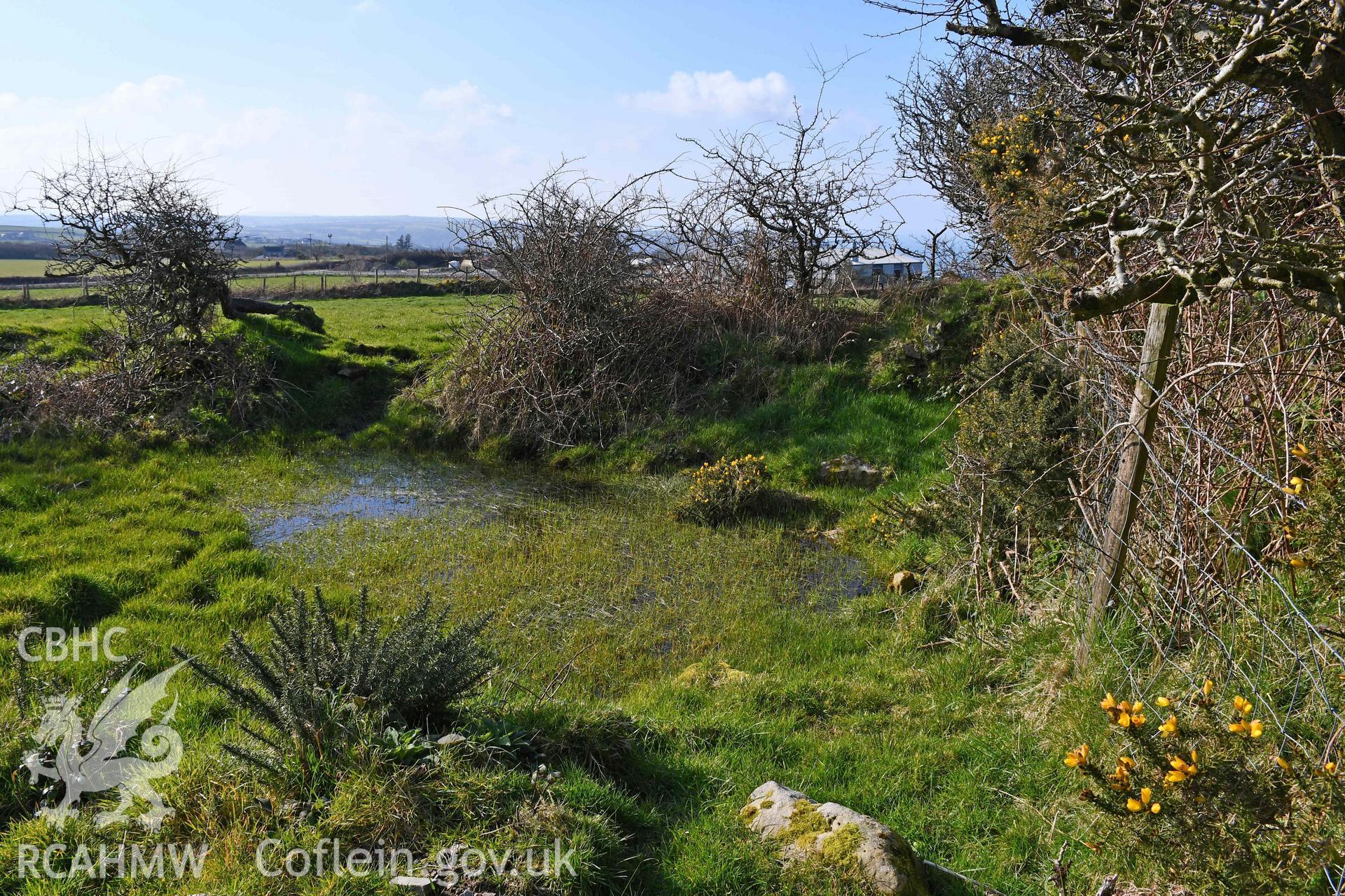 Castell Nadolig: Inner rock cut spring, view looking west