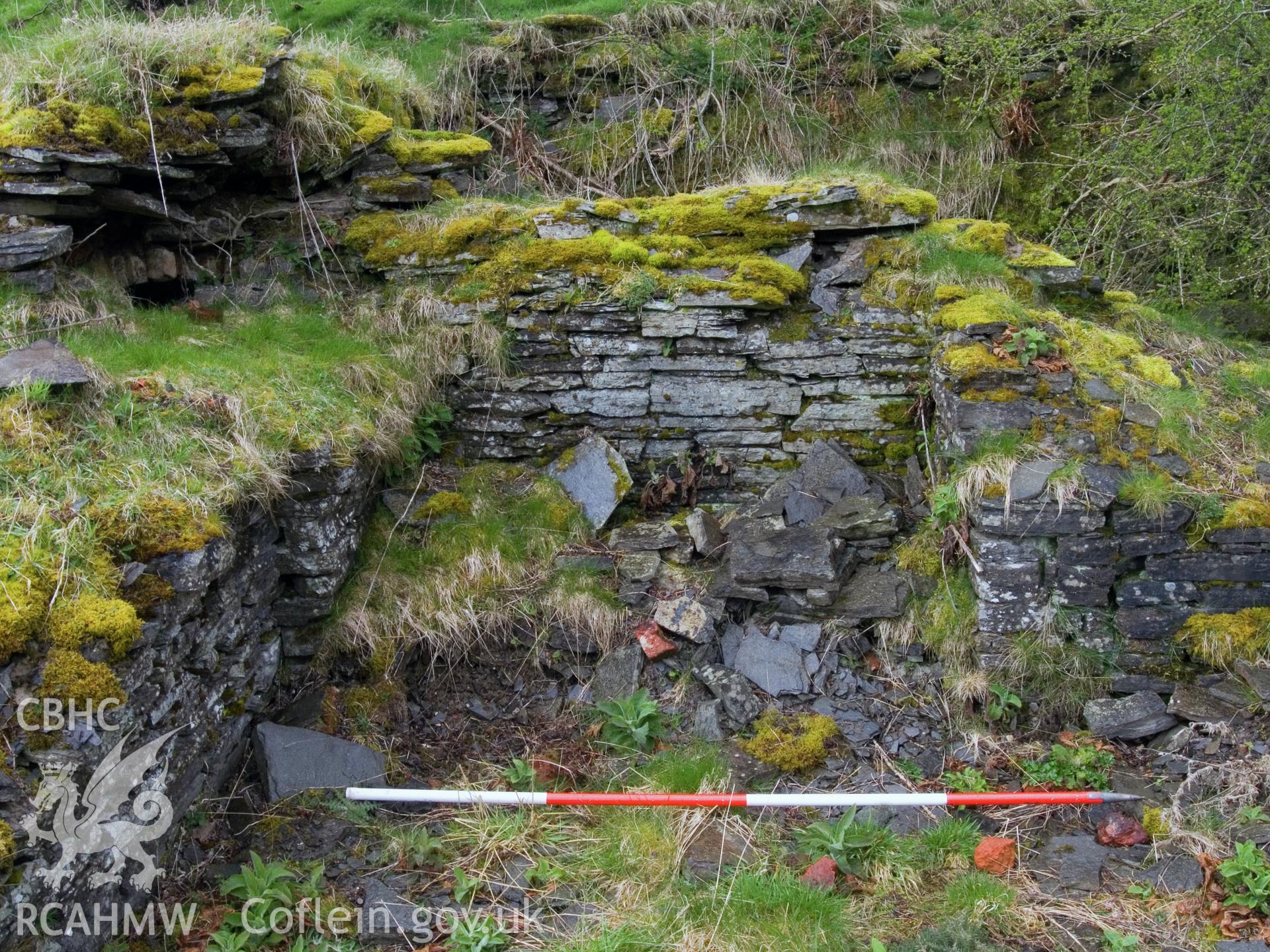 view of fireplace.