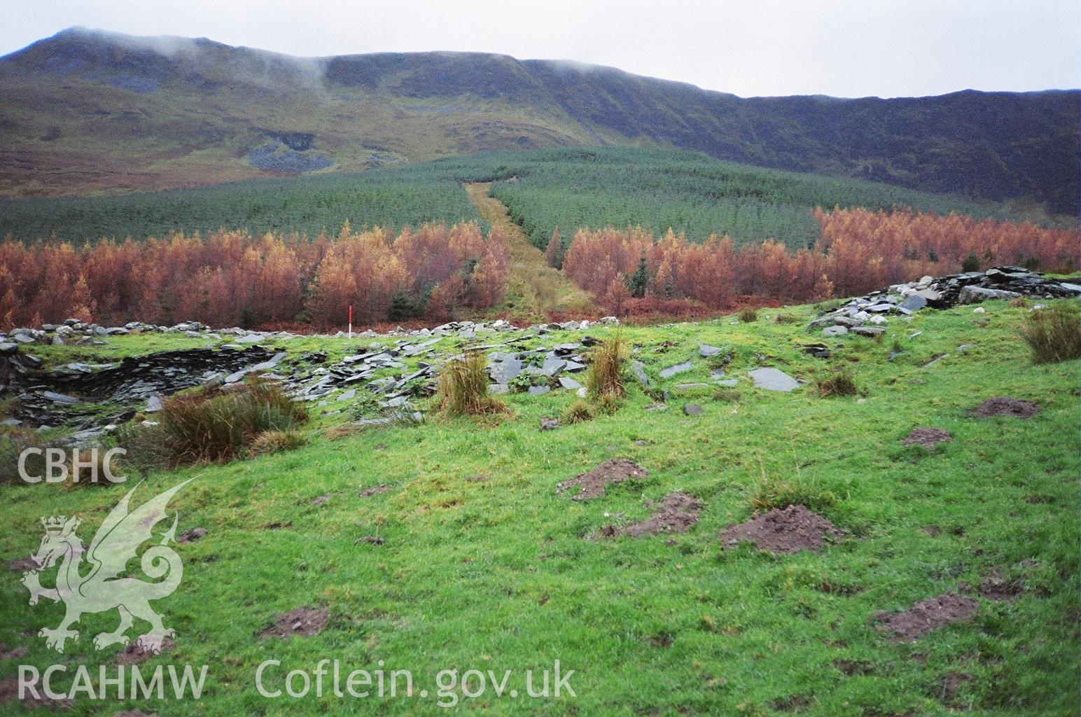 Digital colour photograph of Cwm Maen Gwynedd workshop taken on 23/11/2006 by A.C. Roseveare during the Berwyn North East Upland Survey by Archaeophysica.