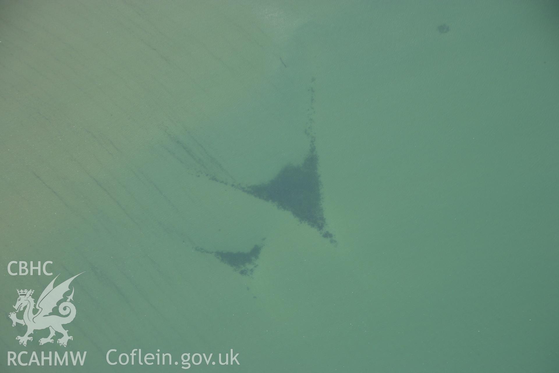 RCAHMW colour oblique aerial photograph of Oxwich Bay, Fish Traps Taken on 11 July 2006 by Toby Driver.