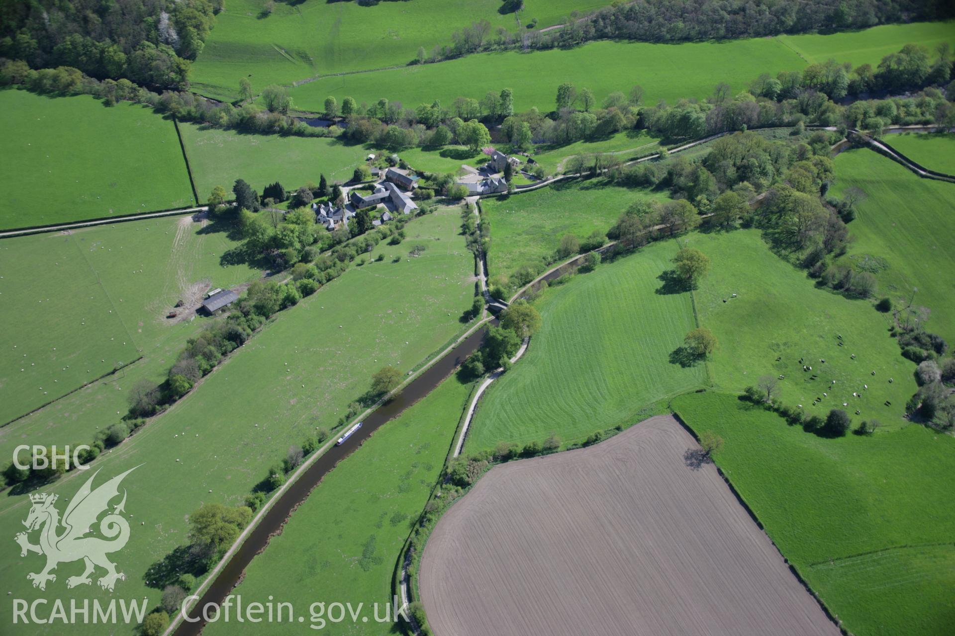 RCAHMW digital colour oblique photograph of Plas-yn-Pentre Bridge on the Llangollen Canal from the north. Taken on 05/05/2006 by T.G. Driver.