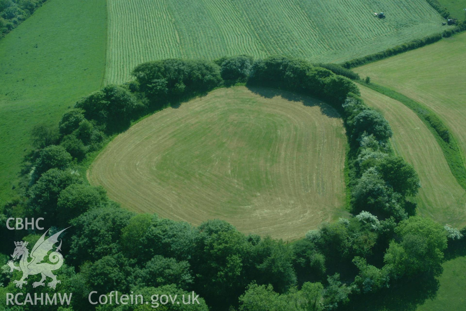 RCAHMW colour oblique aerial photograph of Rudbaxton Rath taken on 24/05/2004 by Toby Driver