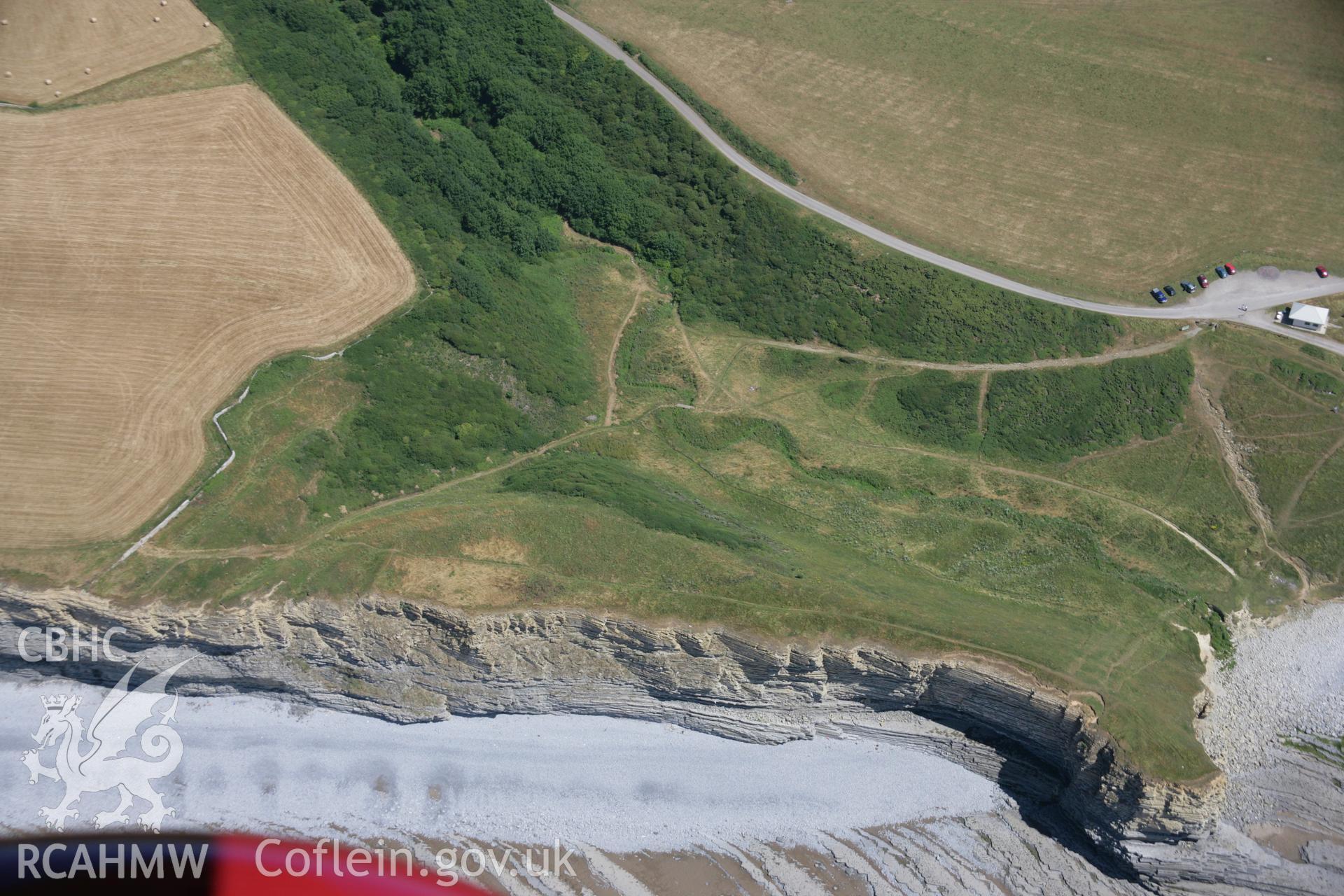 RCAHMW colour oblique aerial photograph of Nash Point Promontory Fort. Taken on 24 July 2006 by Toby Driver.